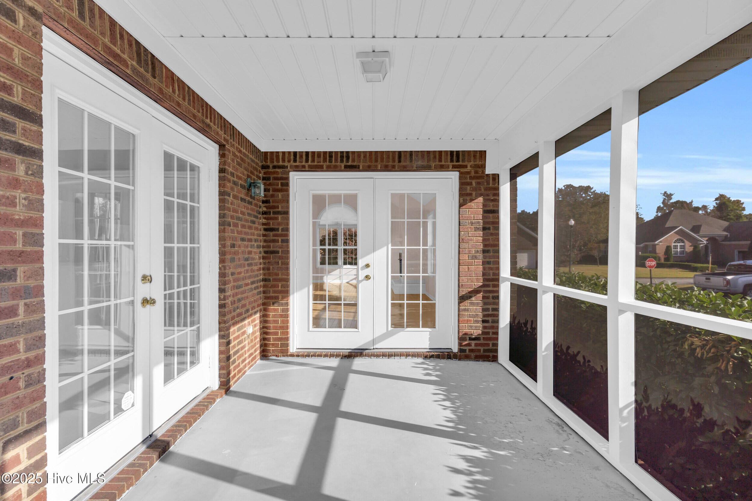 100540480 | Photo 39