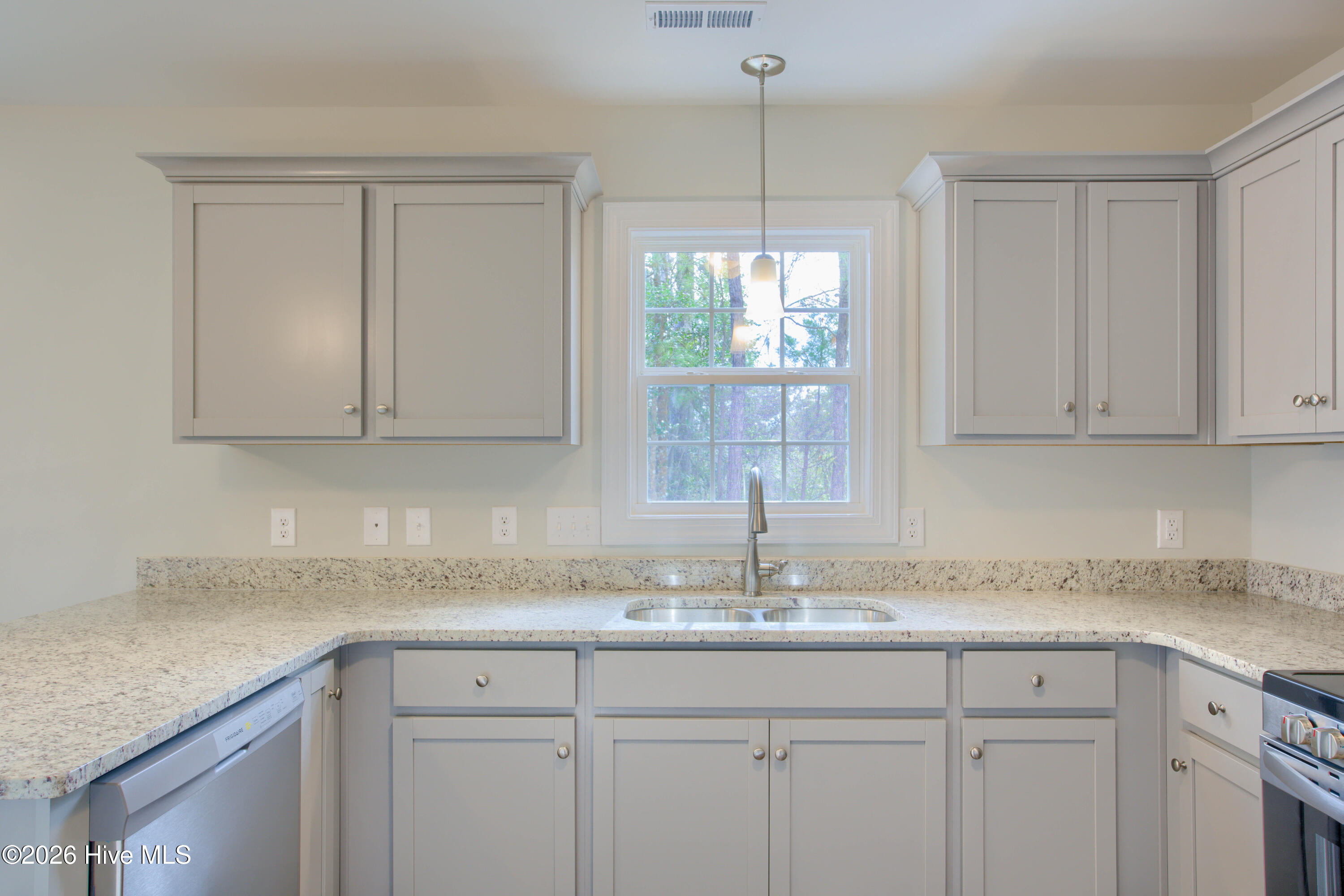 100526871 | Photo 18