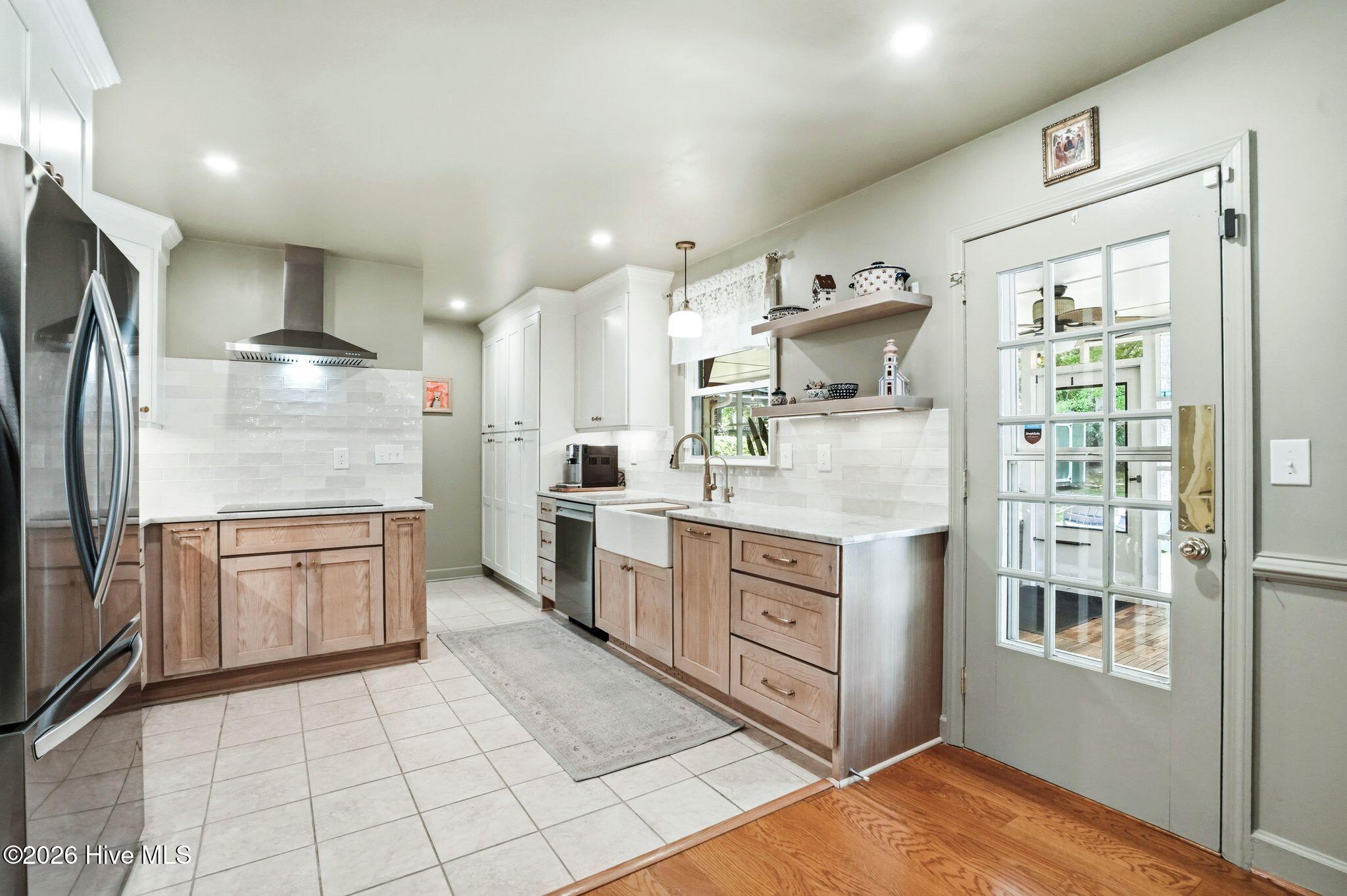 100568648 | Photo 19