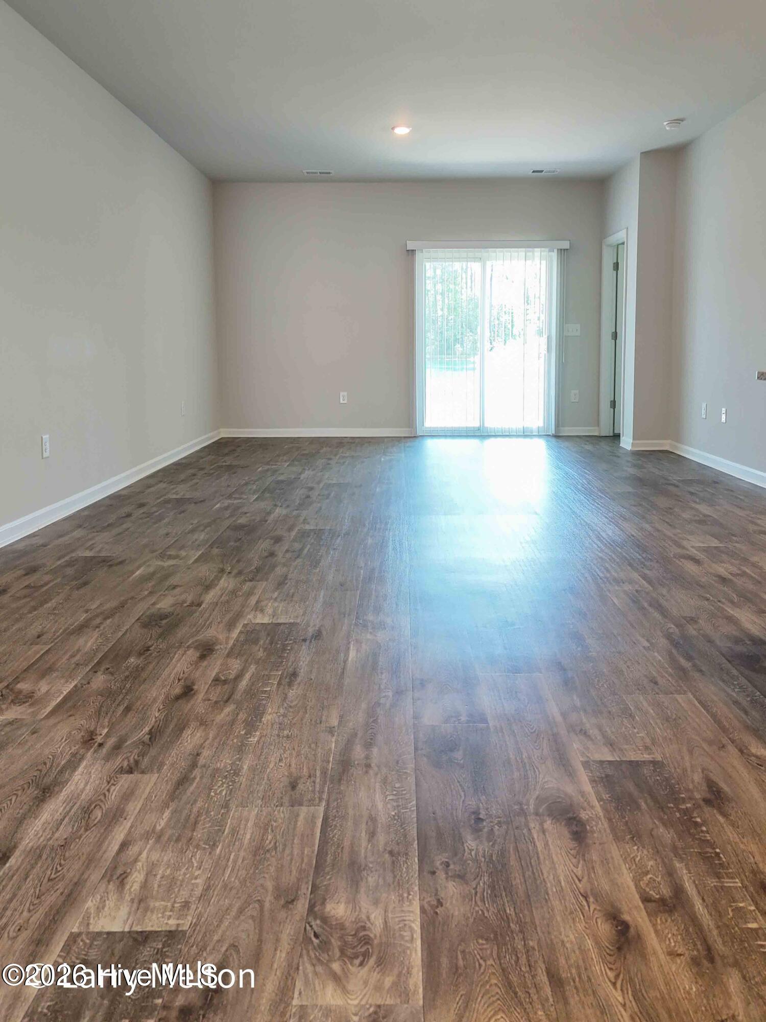 100564971 | Photo 11