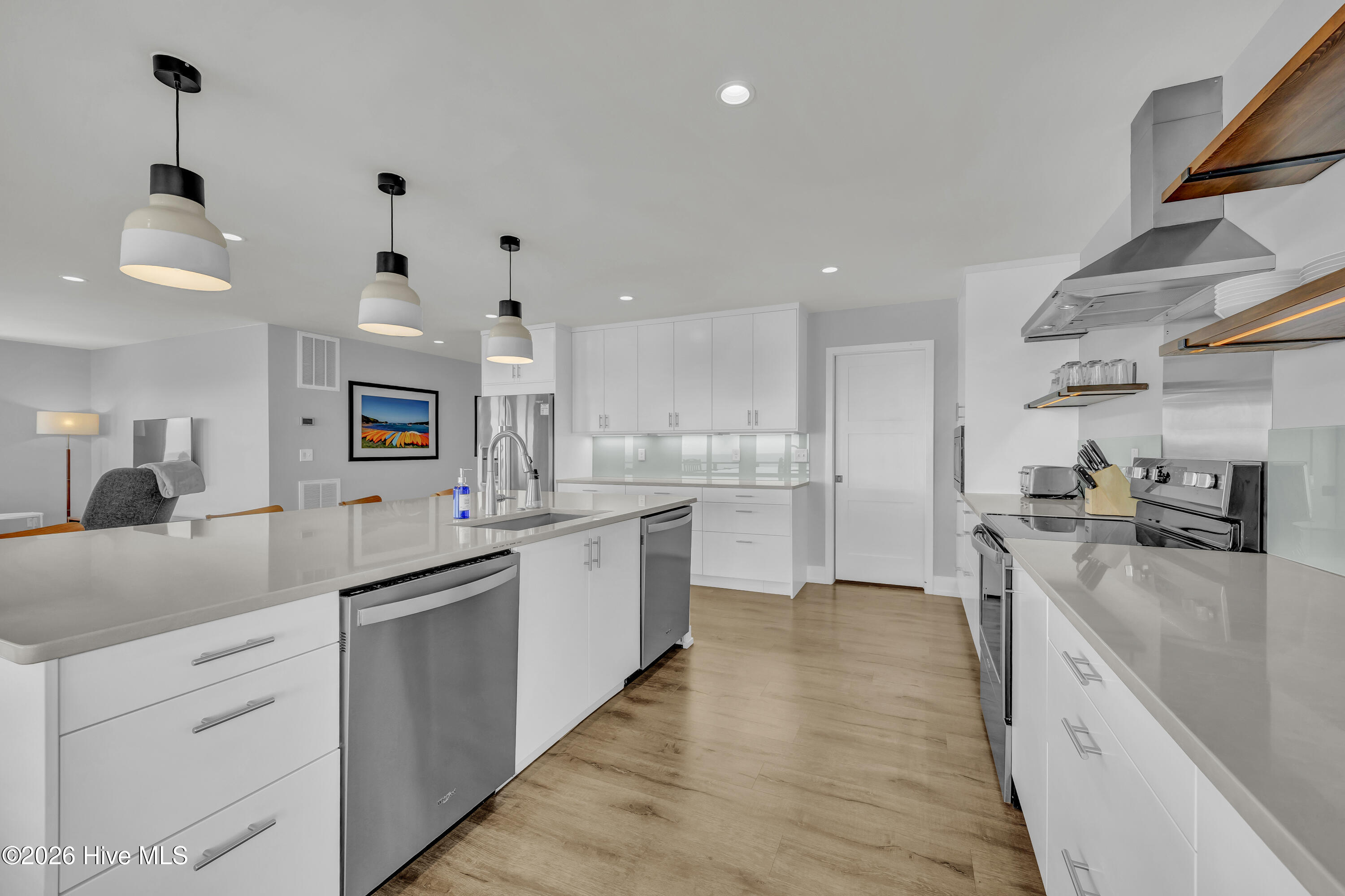 100565280 | Photo 54