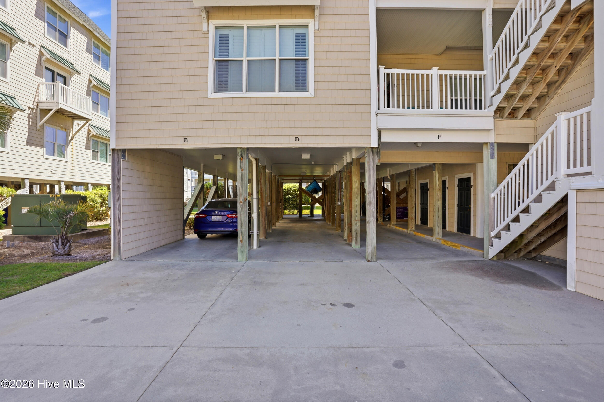 100567598 | Photo 35