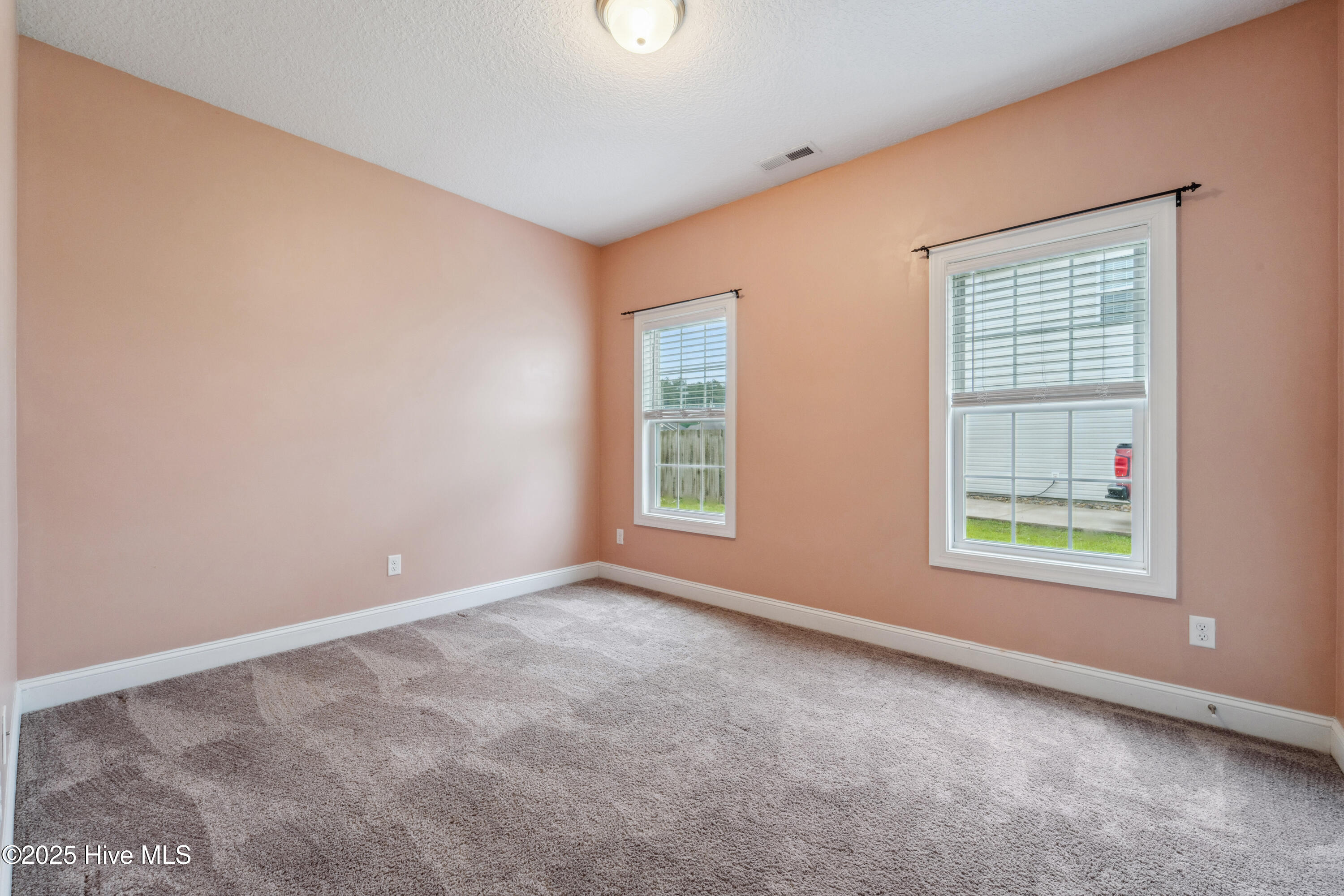 100562423 | Photo 13