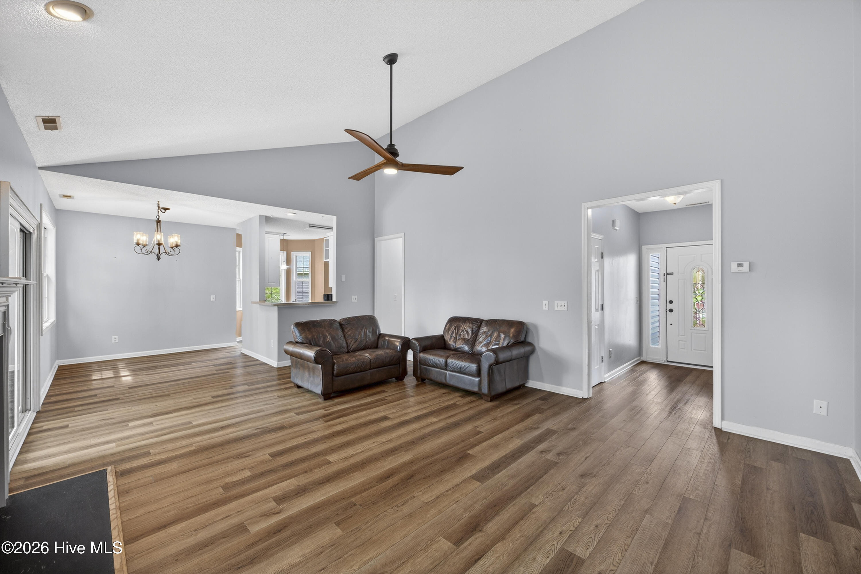 100565929 | Photo 18