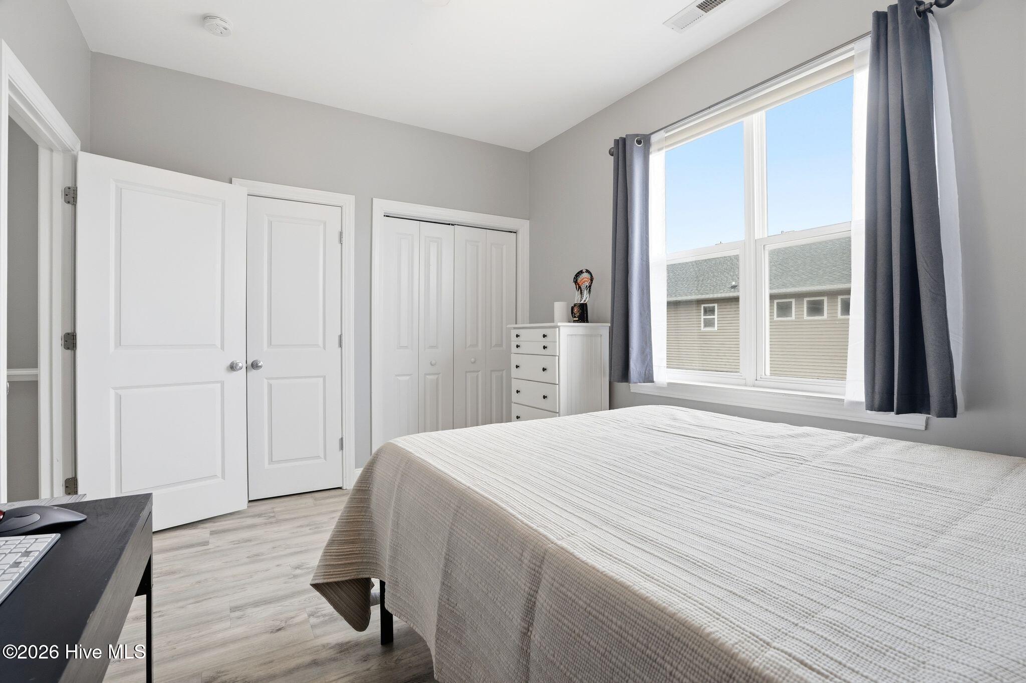 100558229 | Photo 46