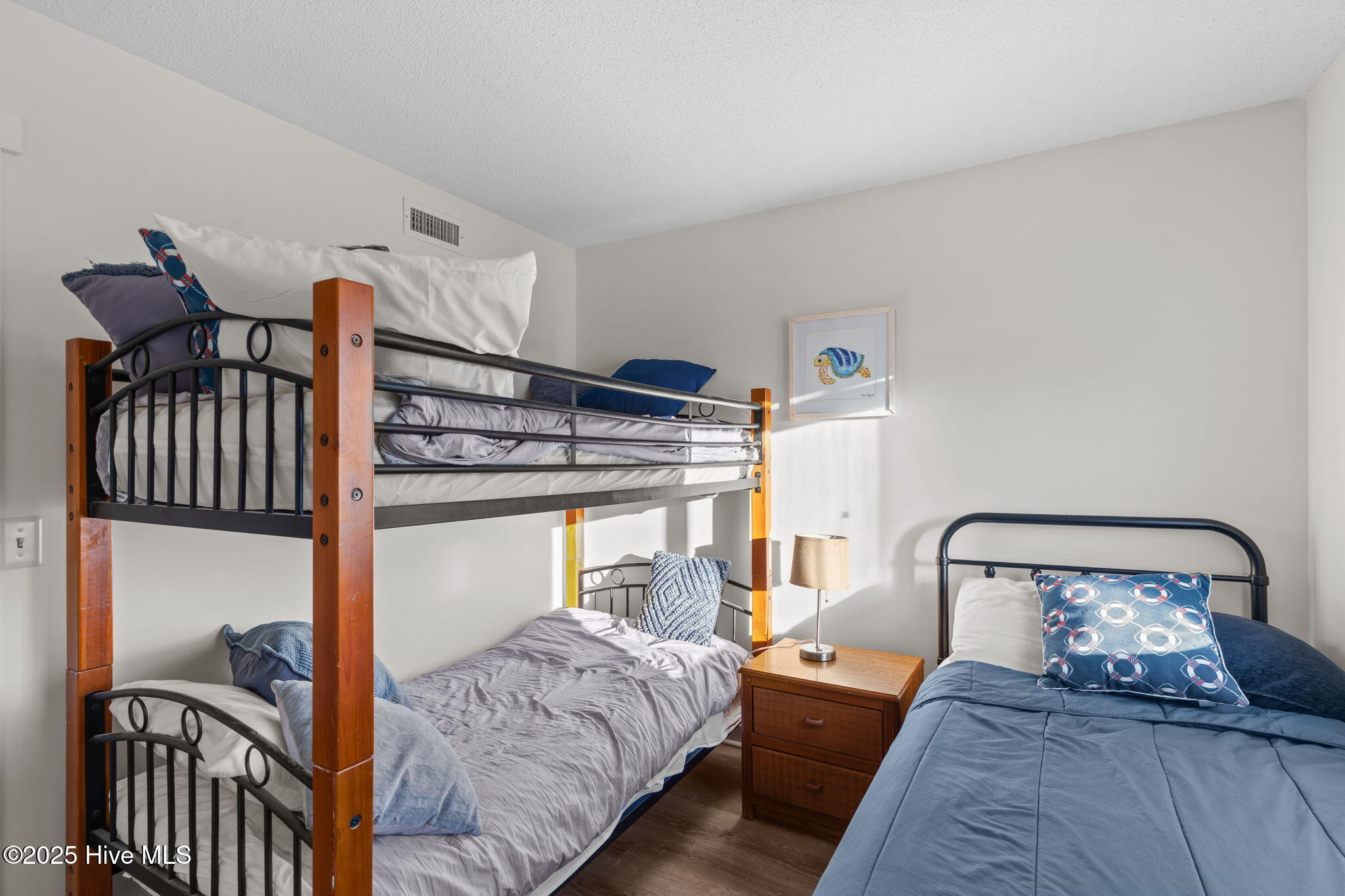 100534887 | Photo 23