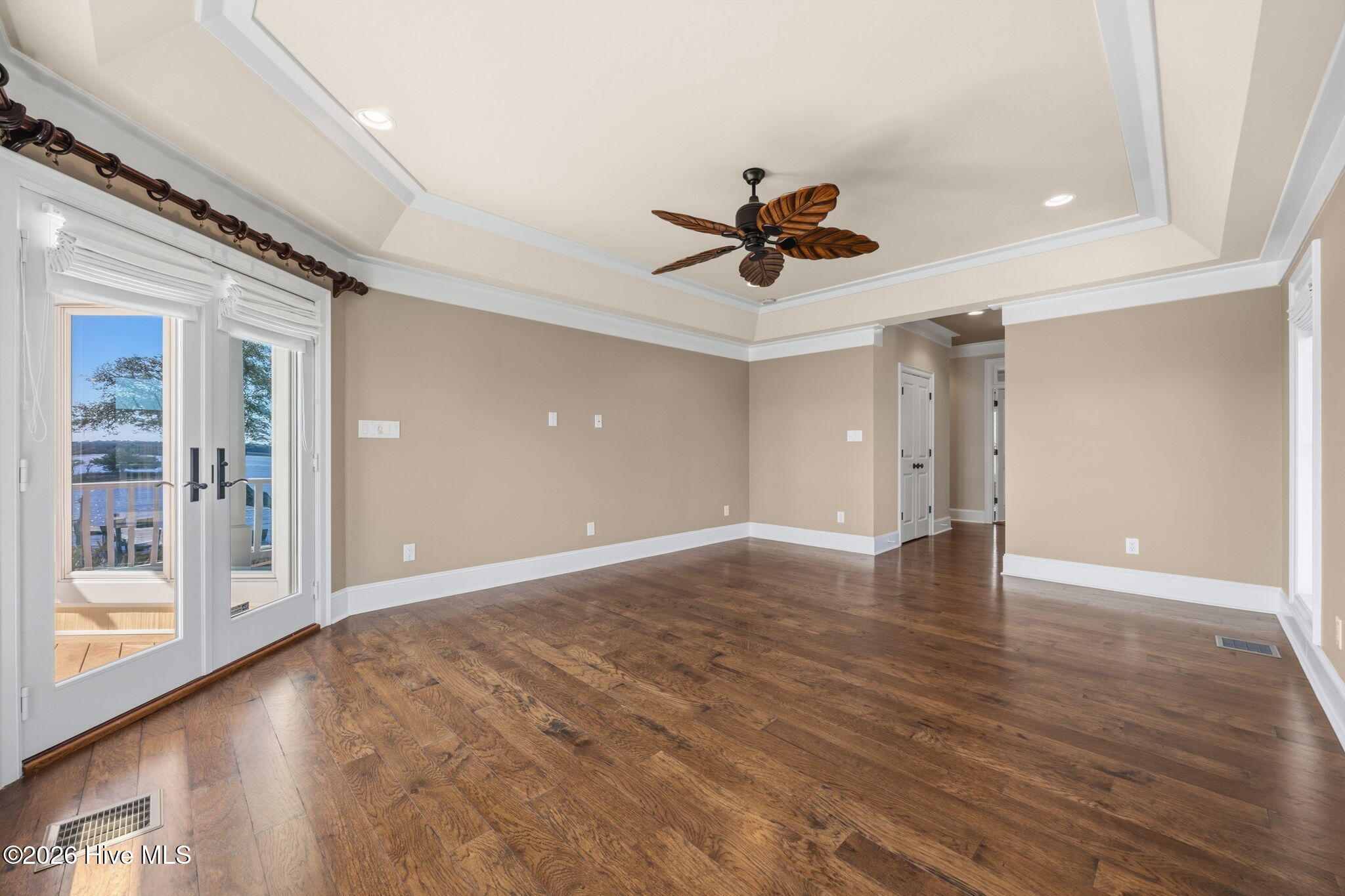 100561060 | Photo 23