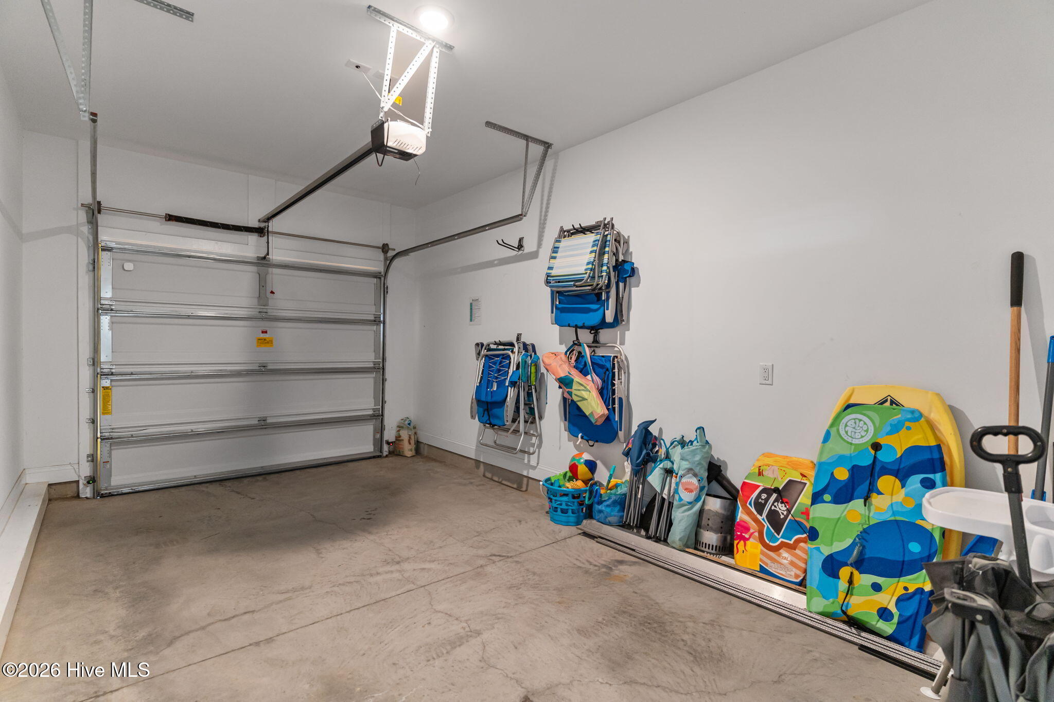 100565767 | Photo 44