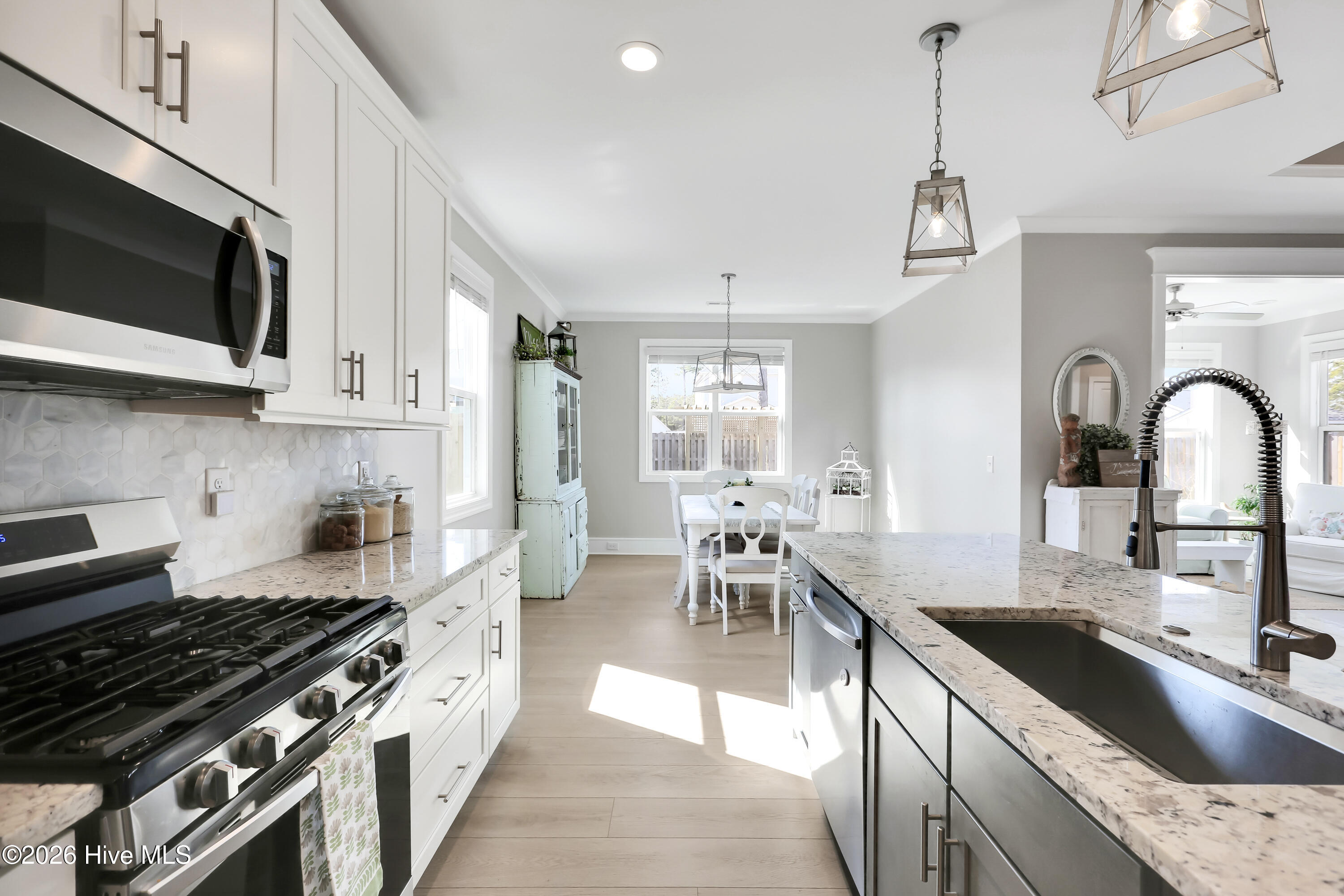 100554115 | Photo 19