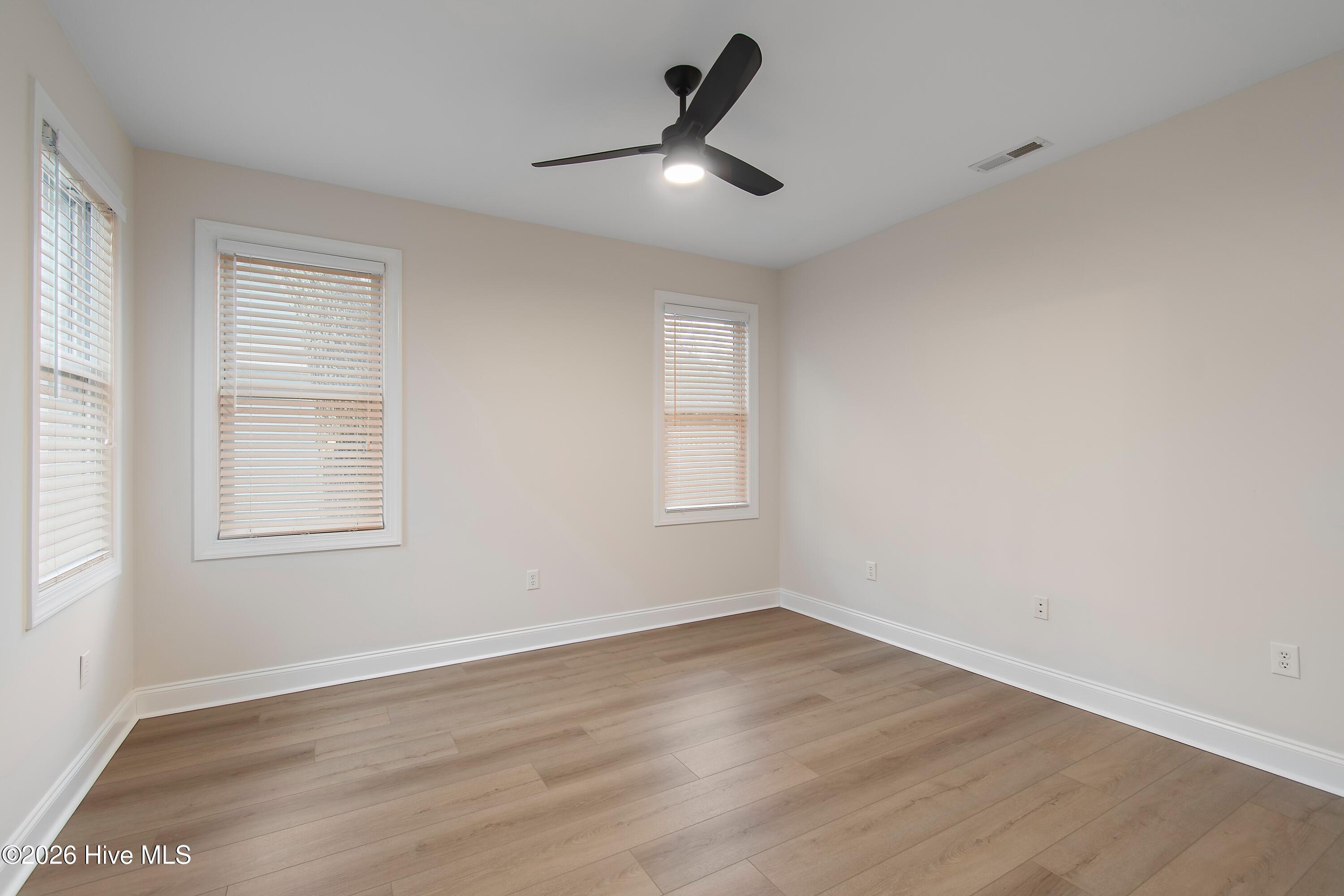 100553178 | Photo 17