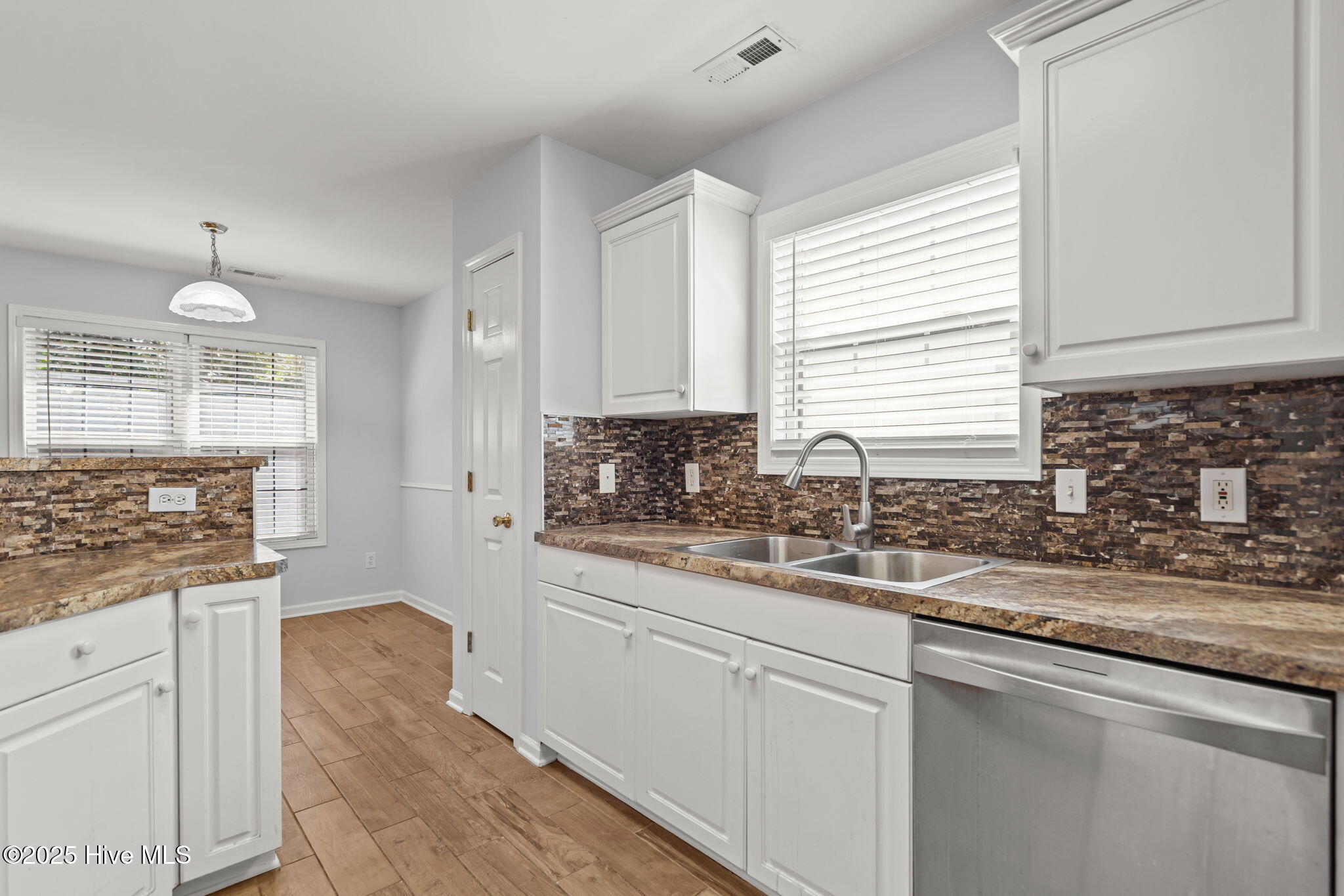 100529967 | Photo 11