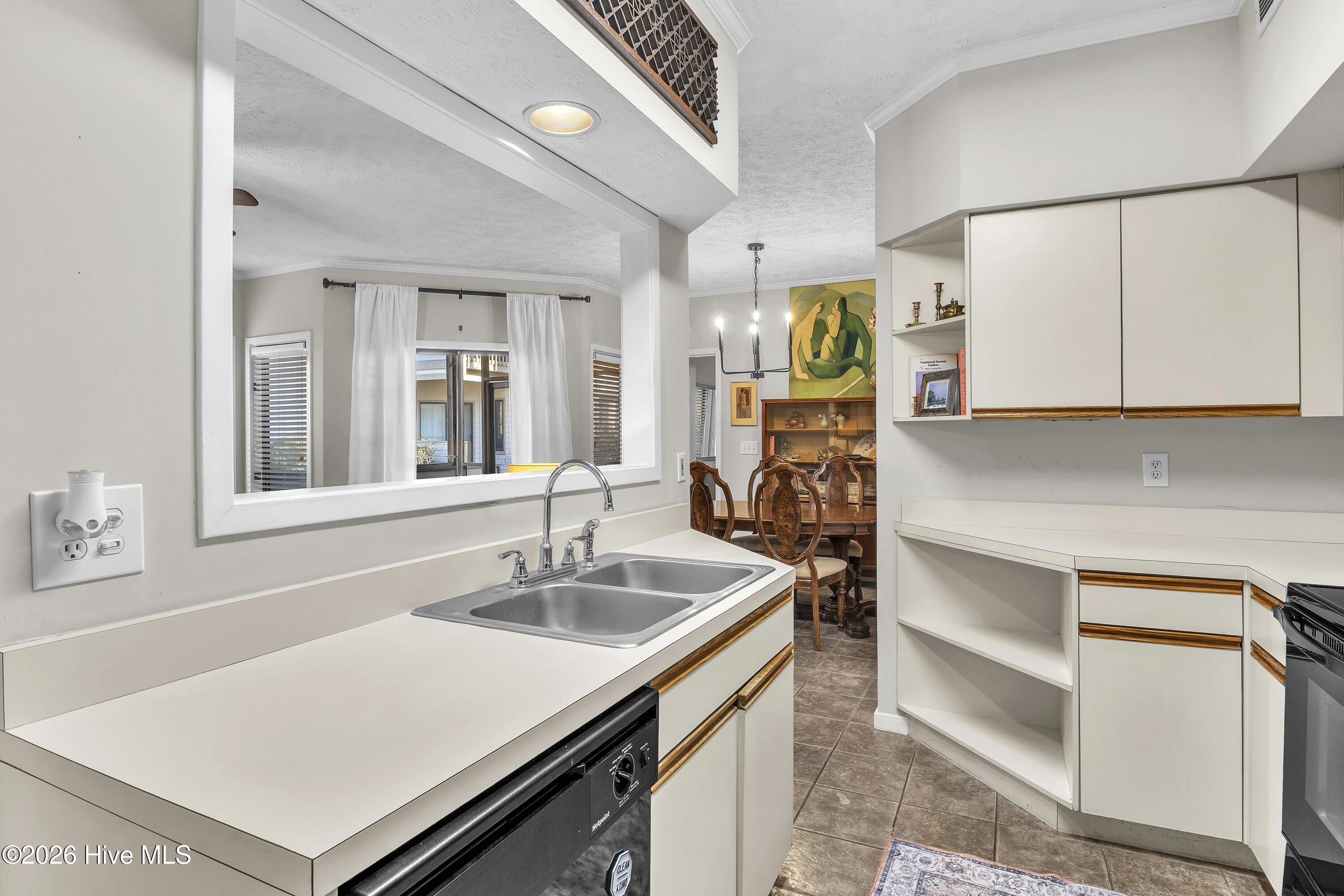 100547351 | Photo 10