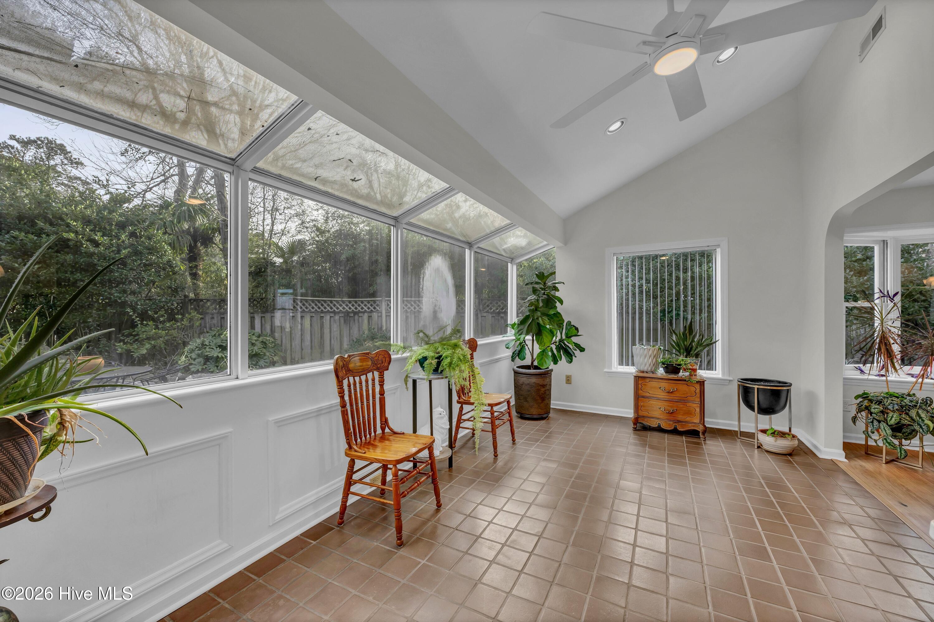 100549096 | Photo 13