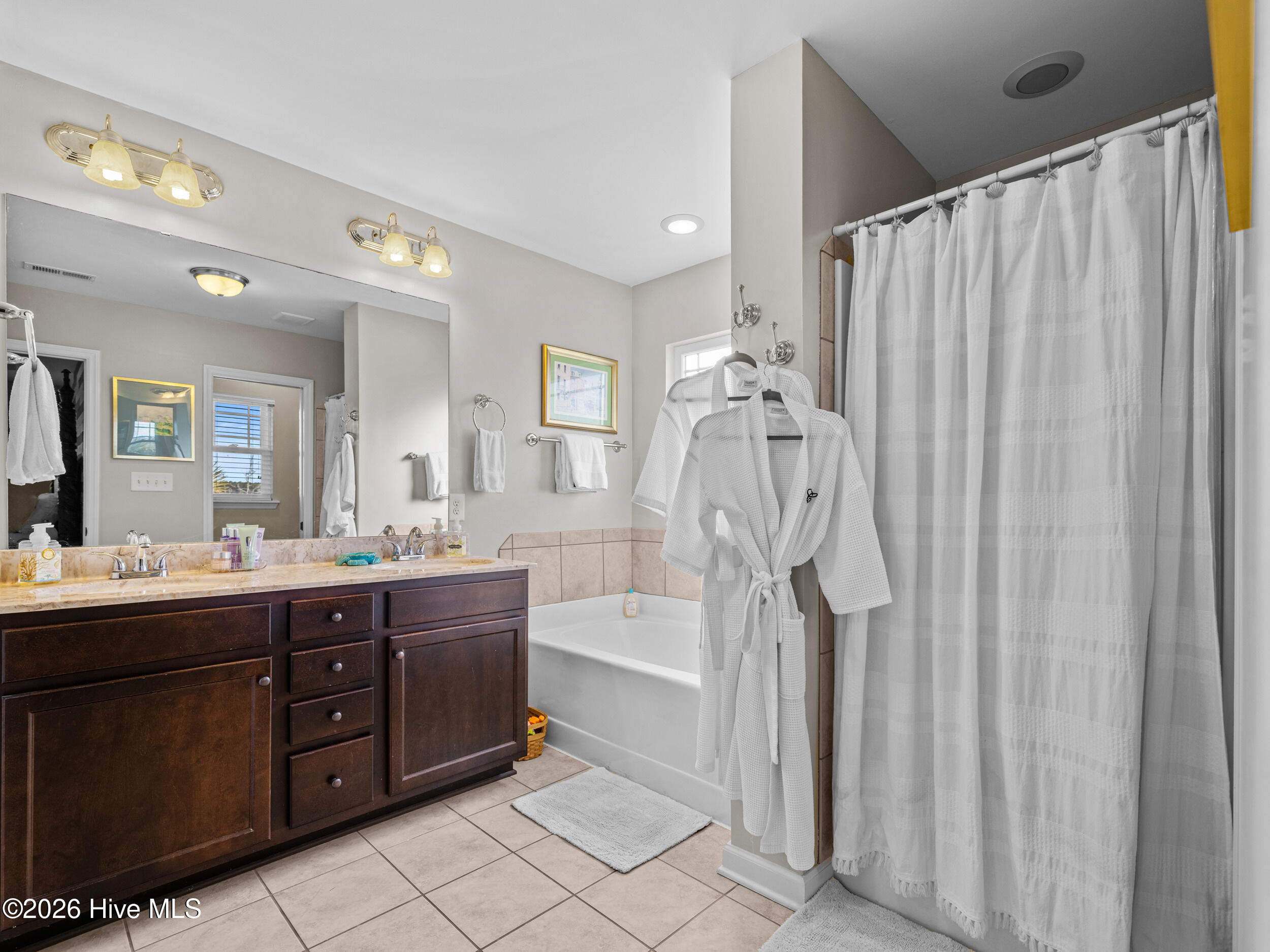 100559159 | Photo 35