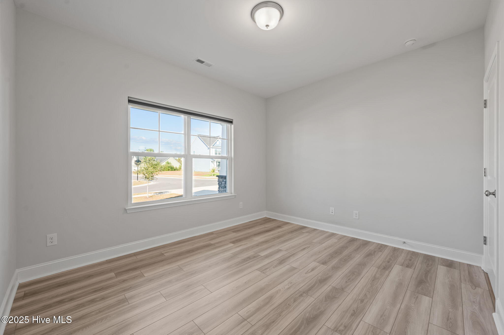 100529774 | Photo 12