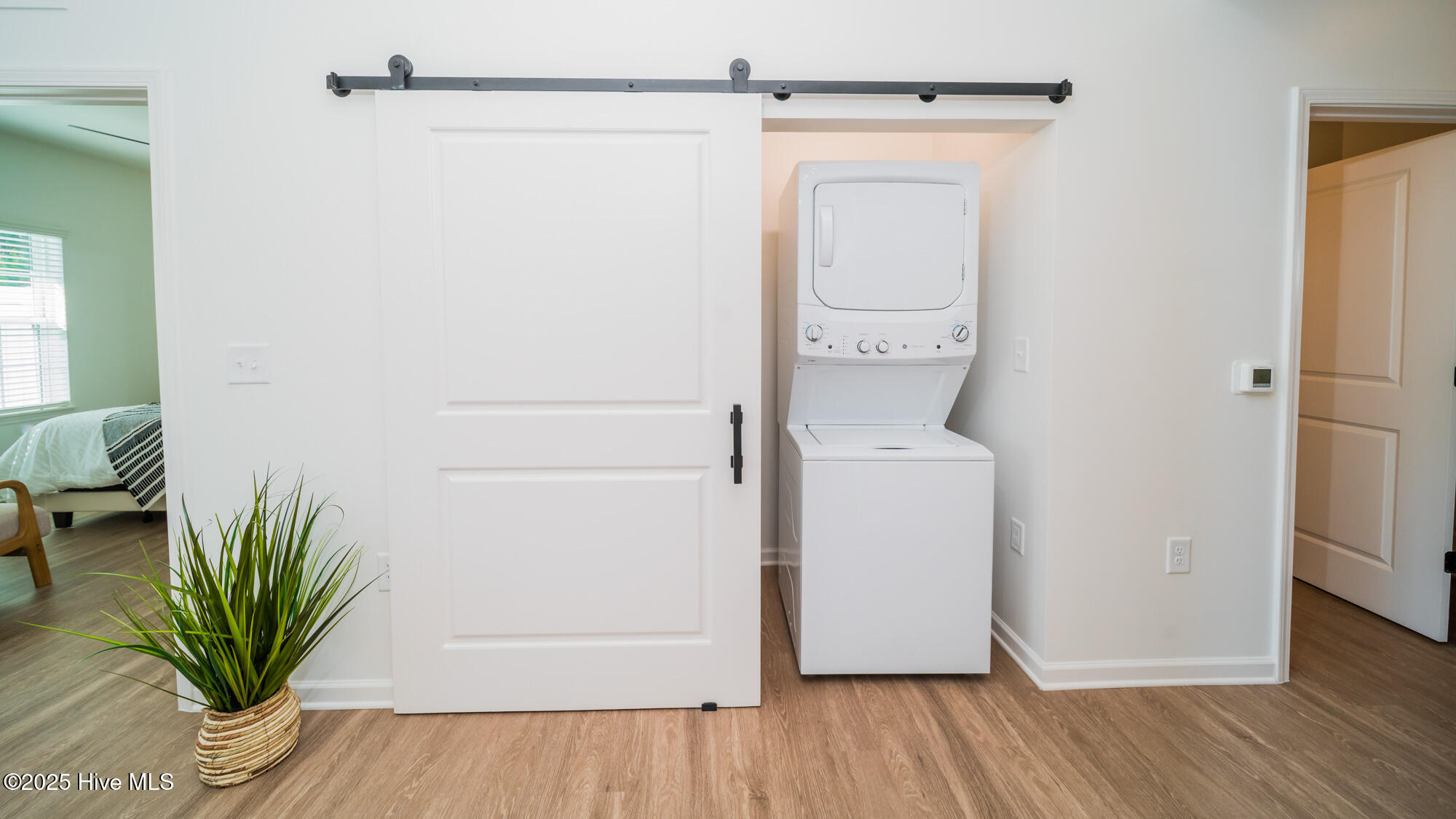 100532621 | Photo 12