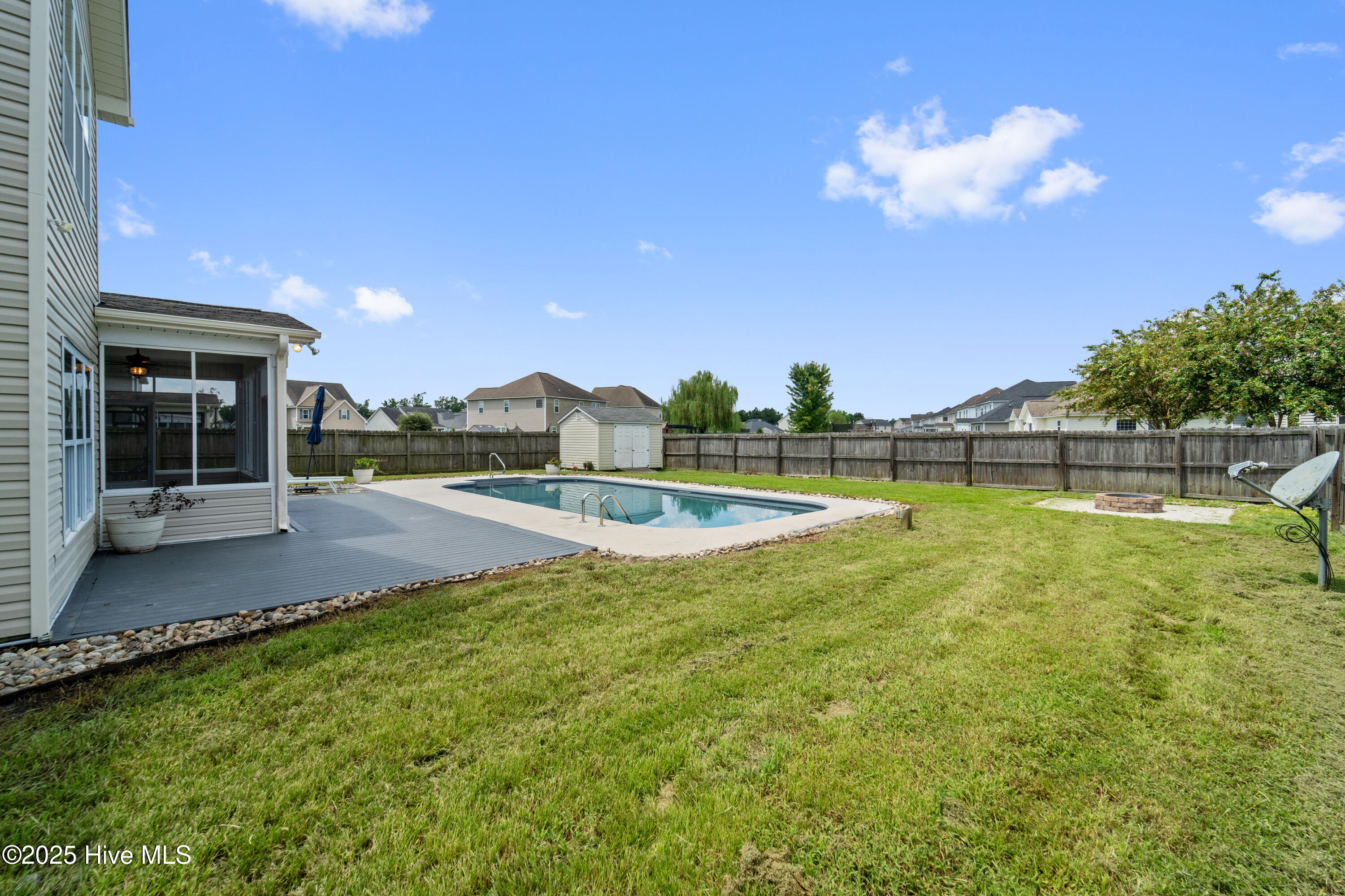 100525842 | Photo 90