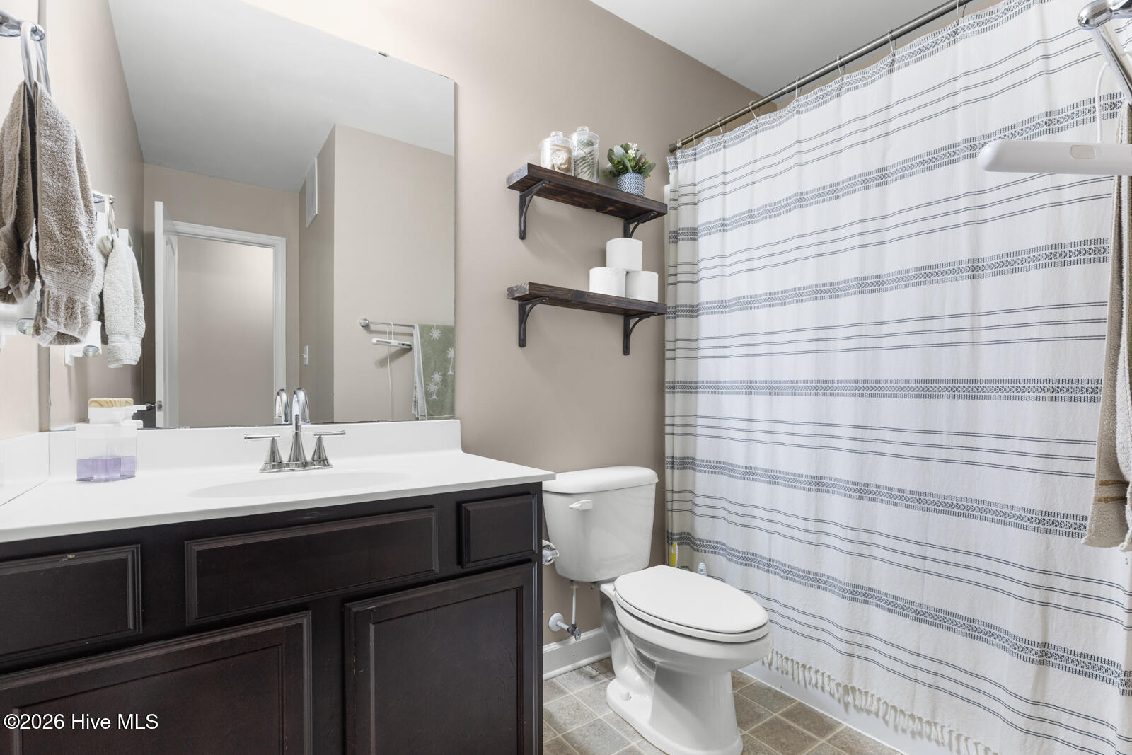 100567907 | Photo 13