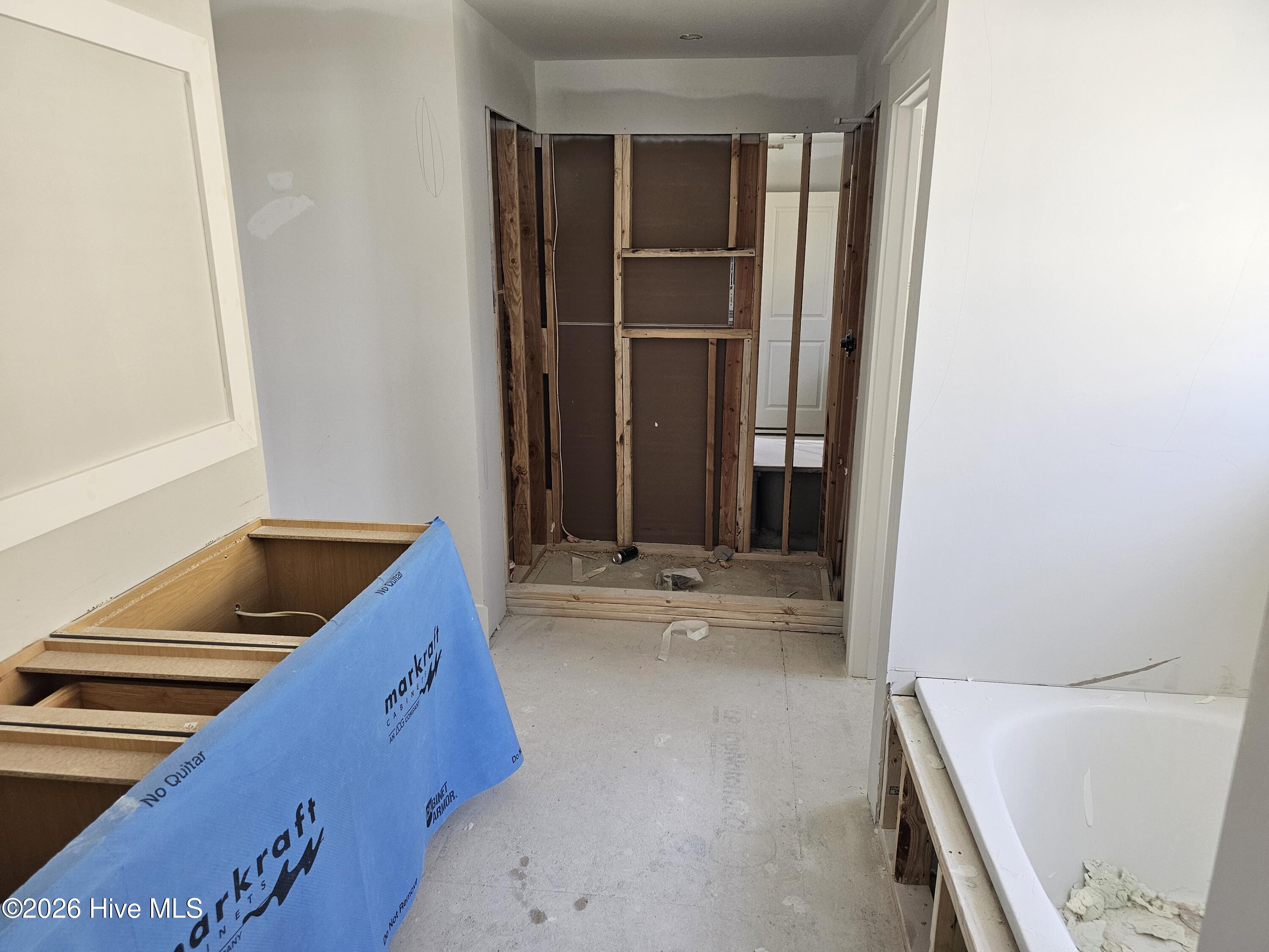 100560952 | Photo 11