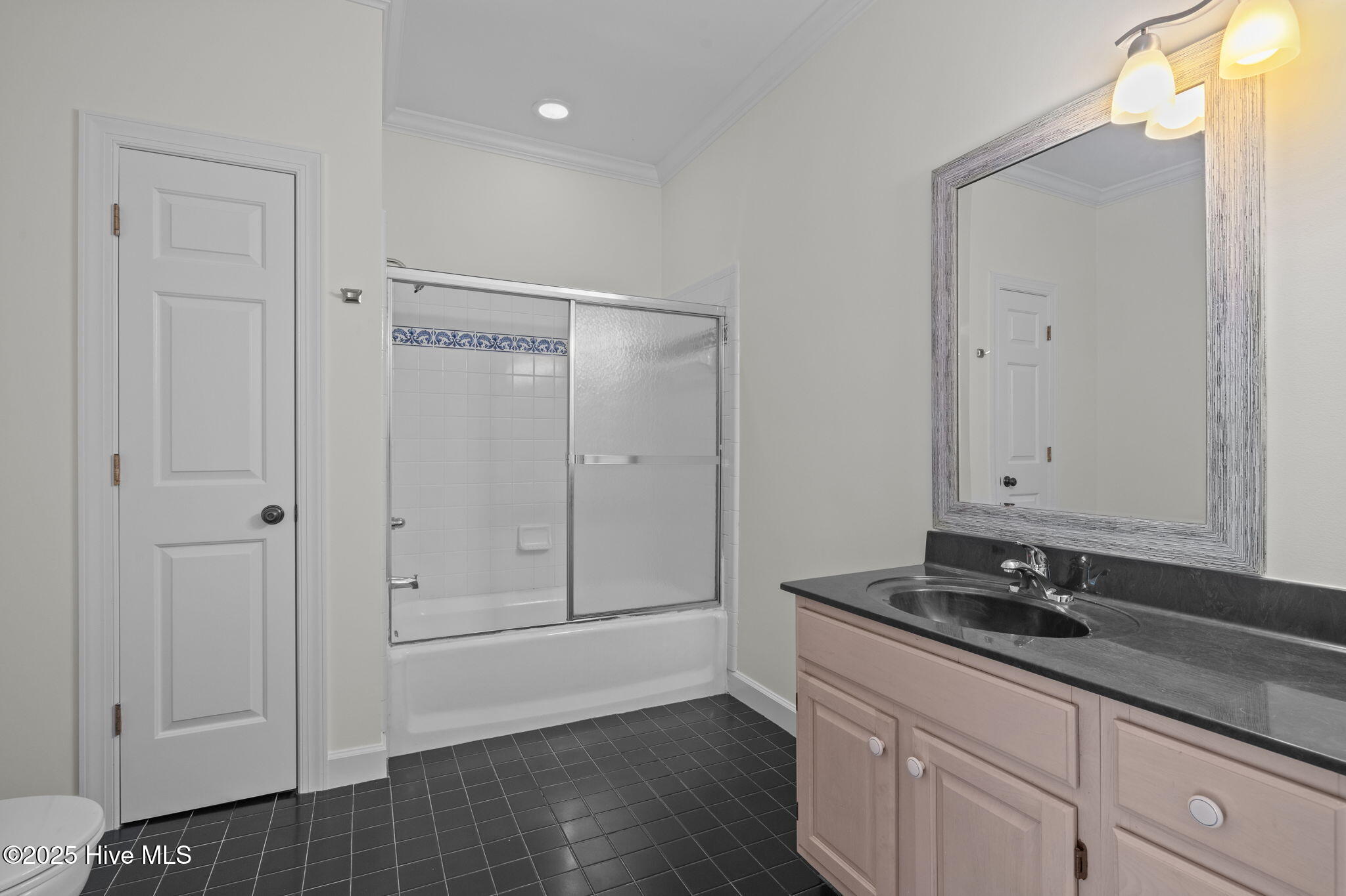 100542960 | Photo 32