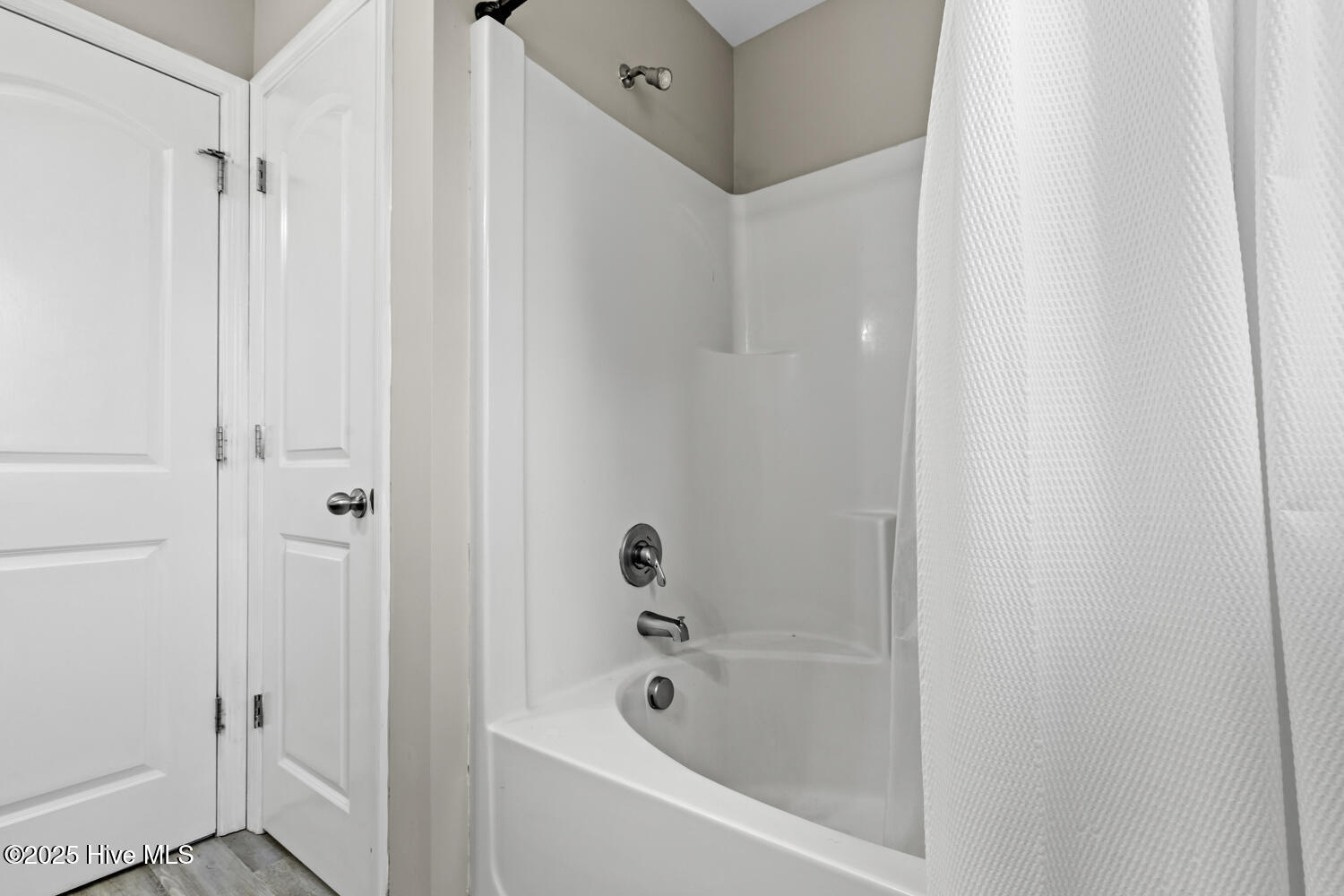 100540341 | Photo 19