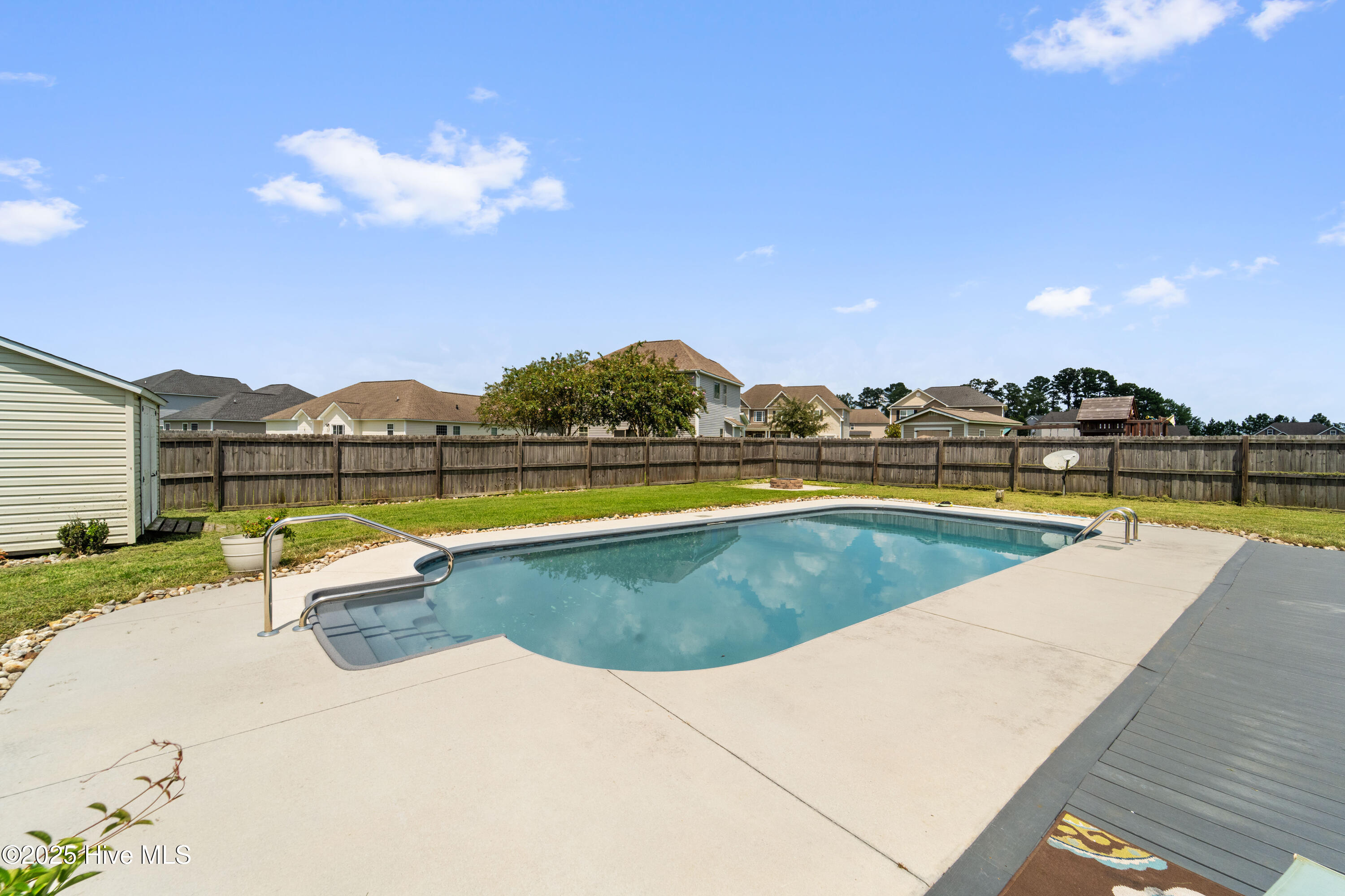 100525842 | Photo 84