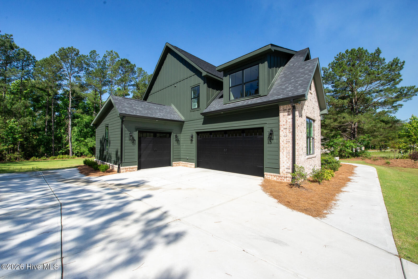 3 Car Garage!