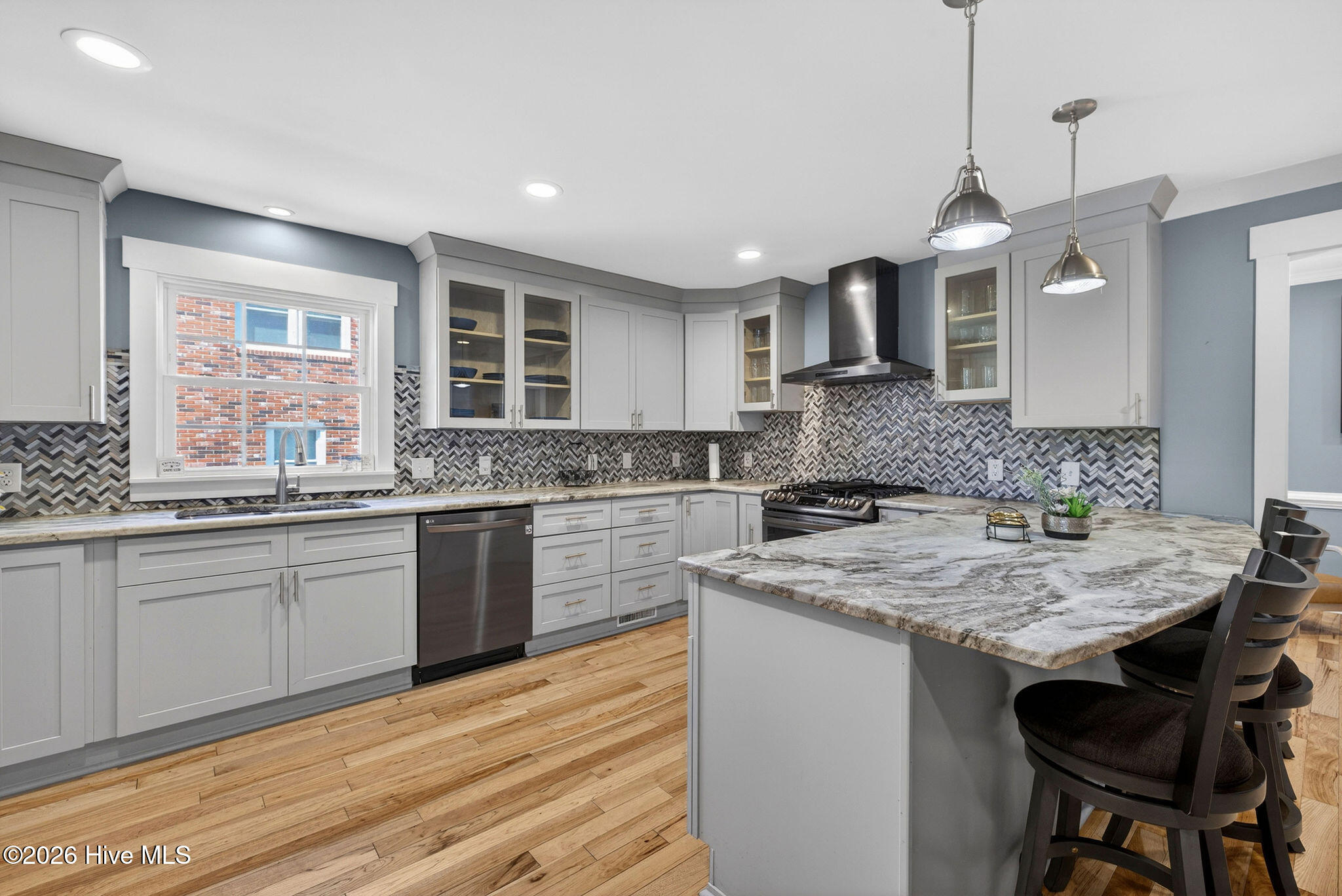 100567485 | Photo 18