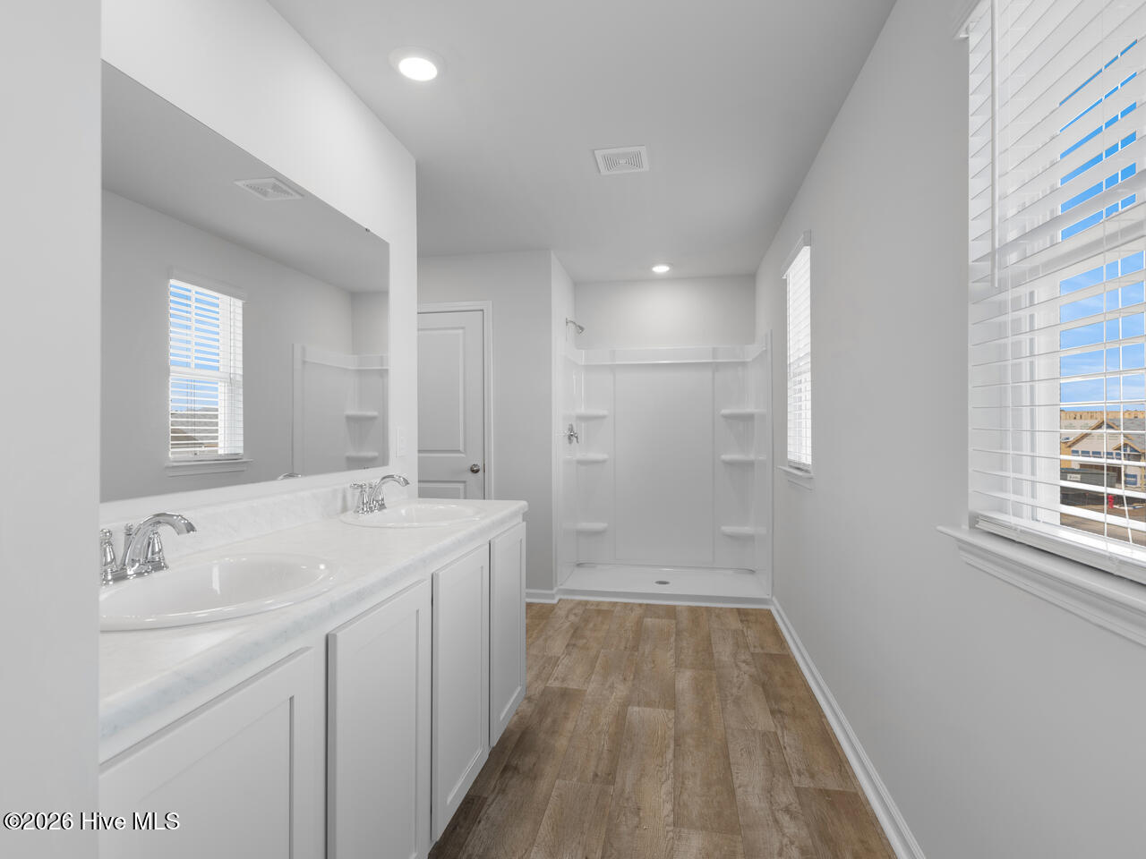 100556941 | Photo 25