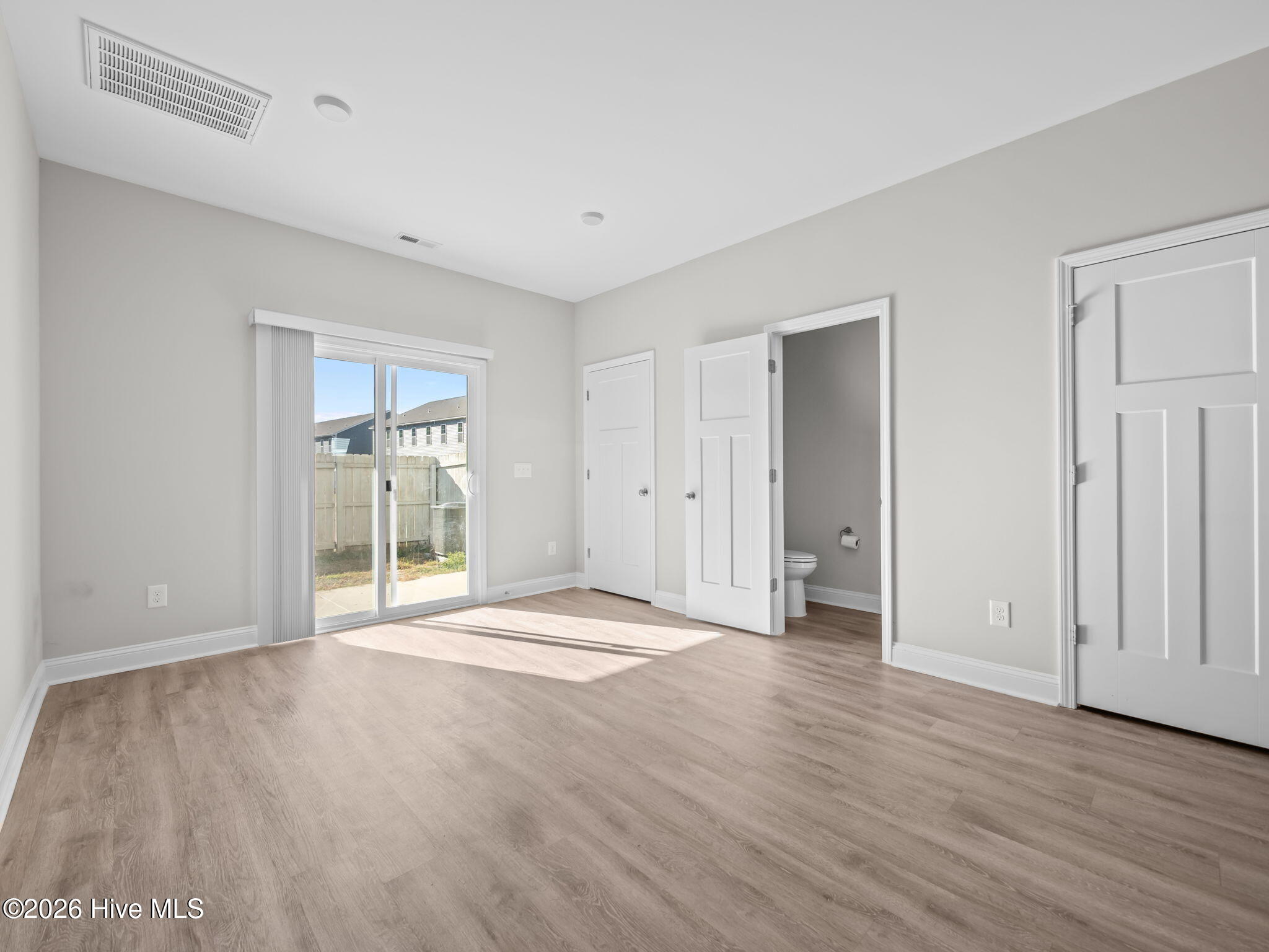 100555227 | Photo 13