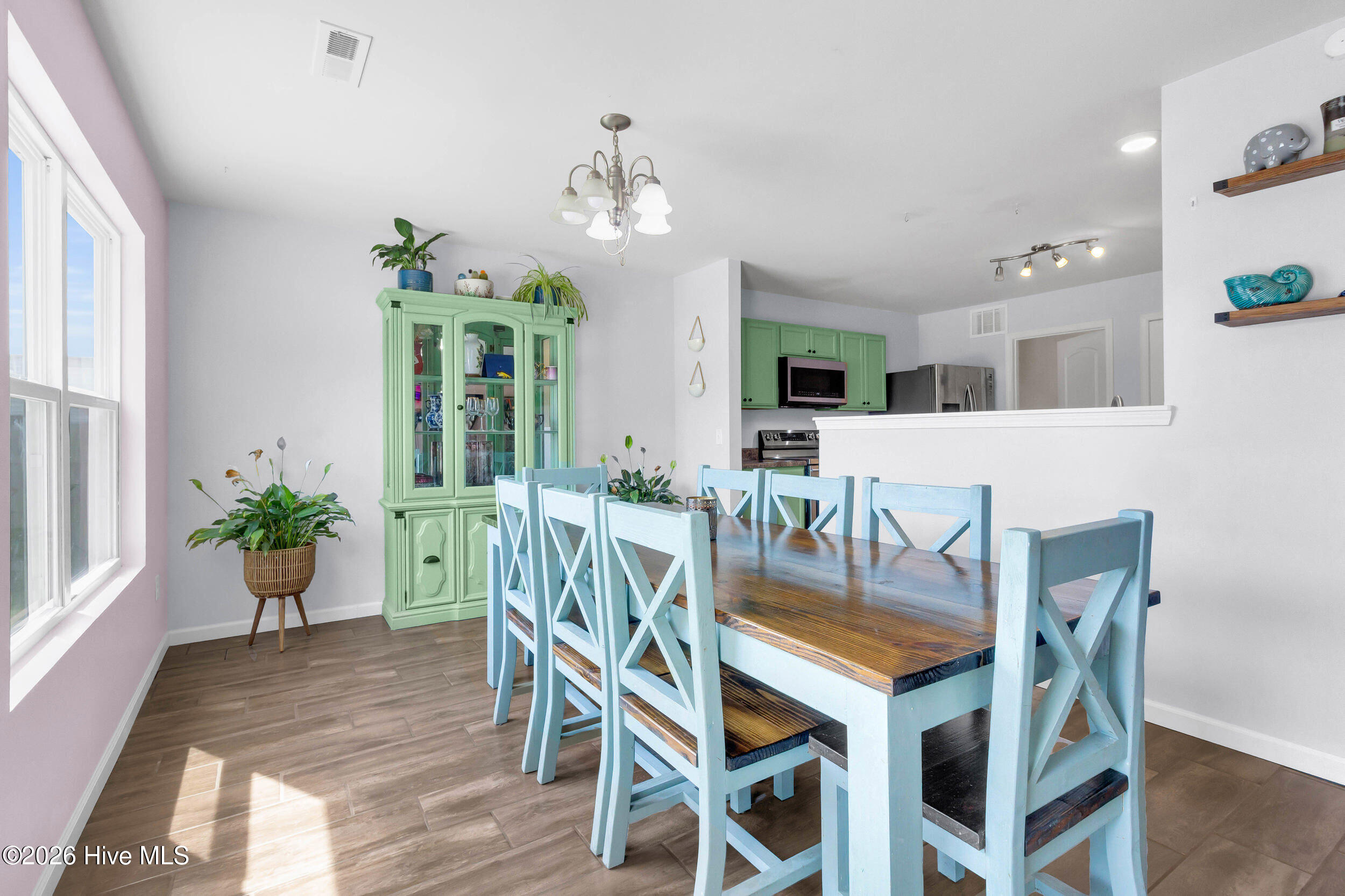 100561296 | Photo 10