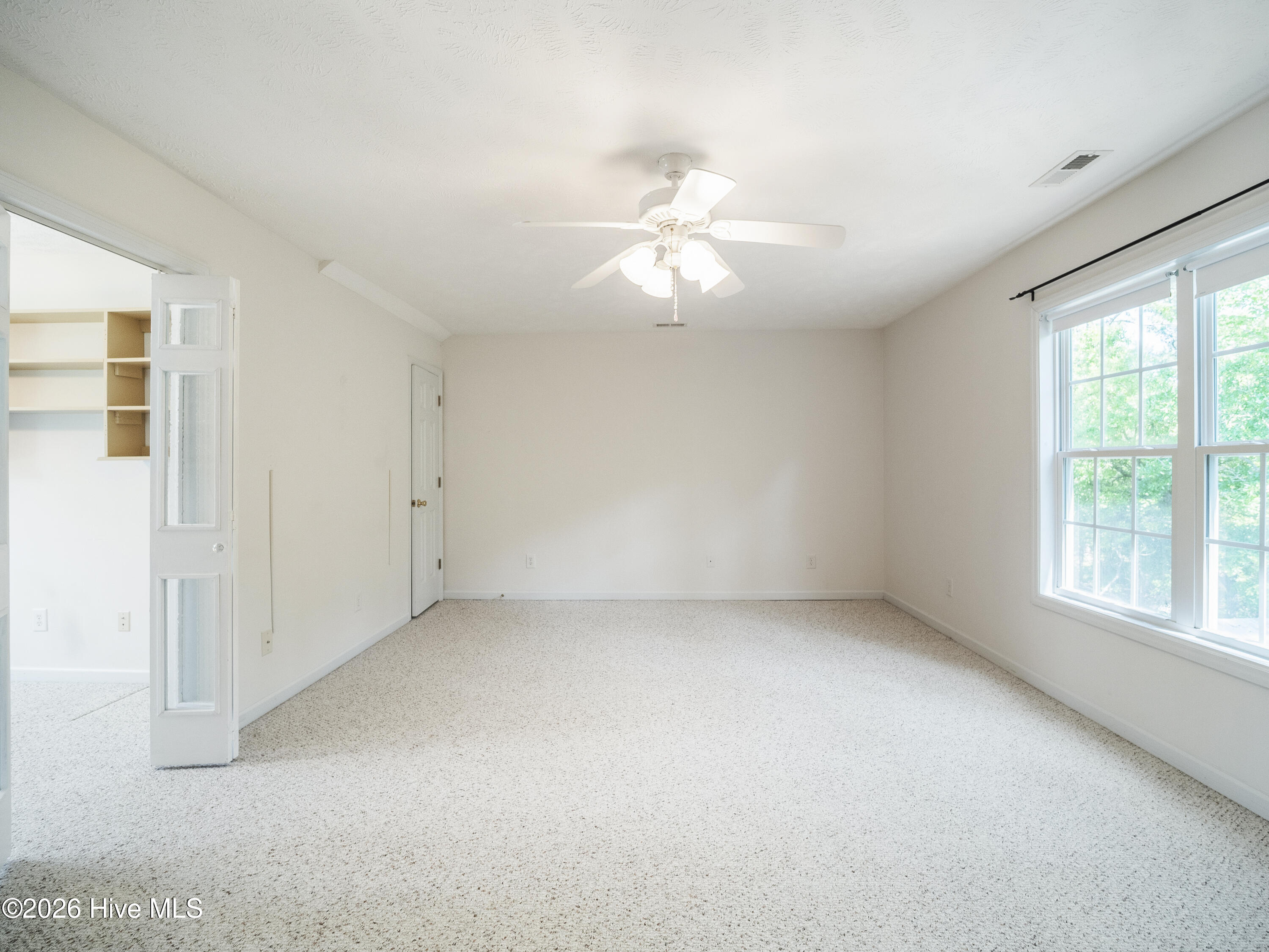 100570640 | Photo 45