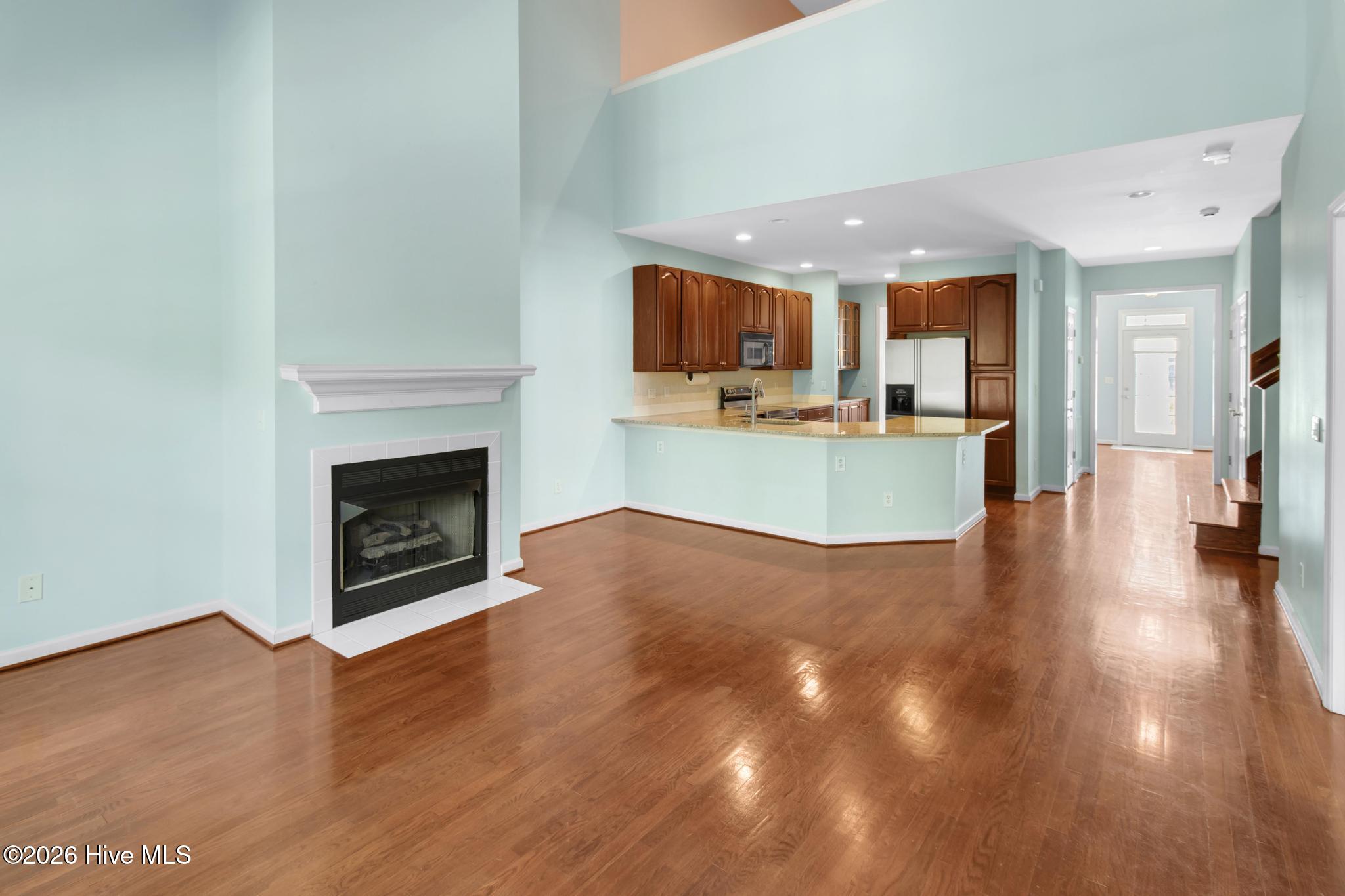 100569347 | Photo 16