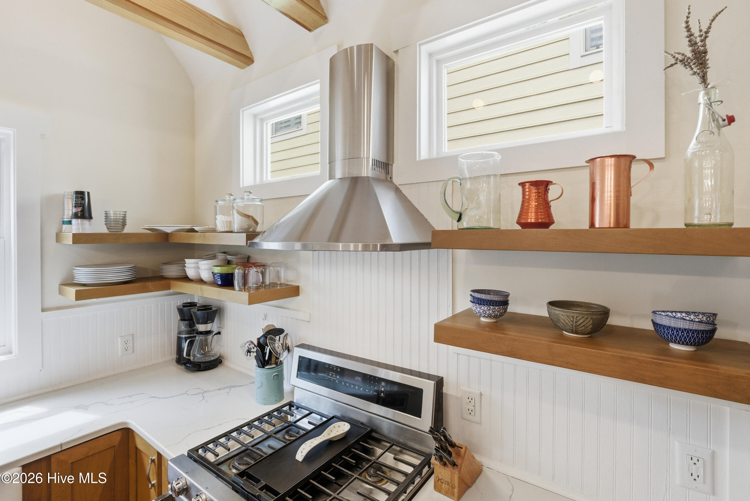 100565818 | Photo 28