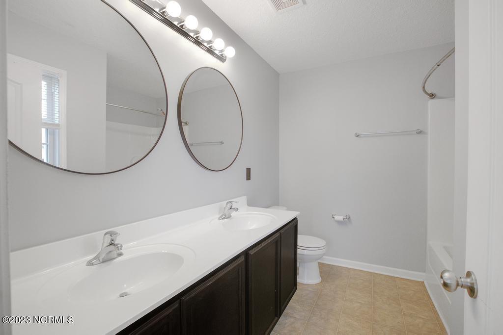 100549423 | Photo 13