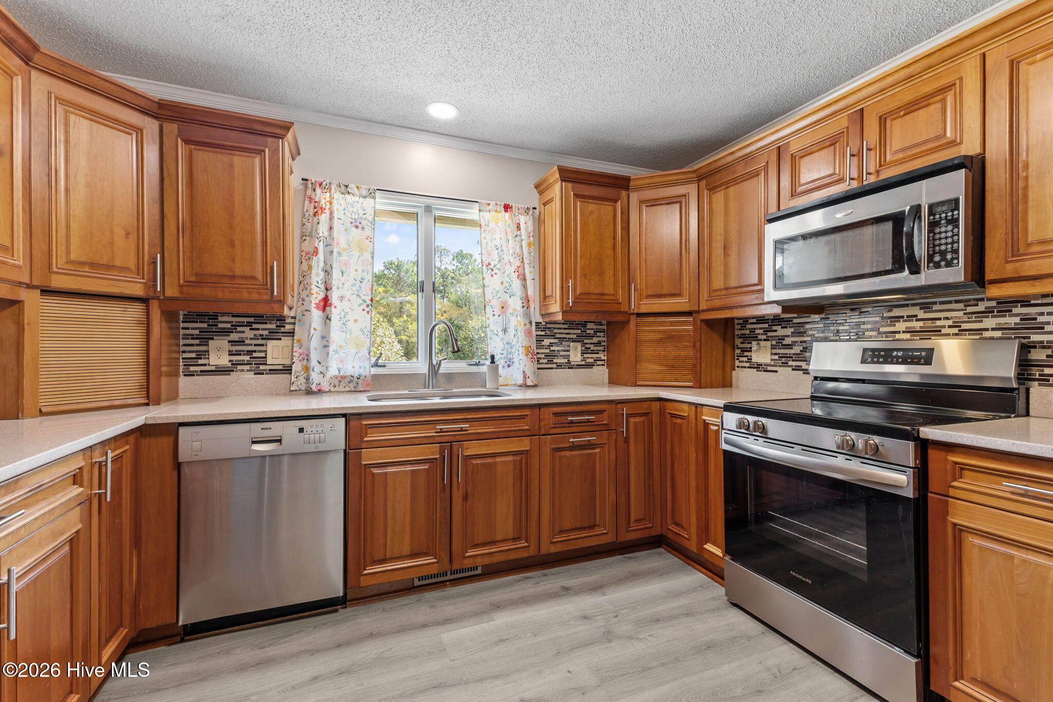 100566474 | Photo 45