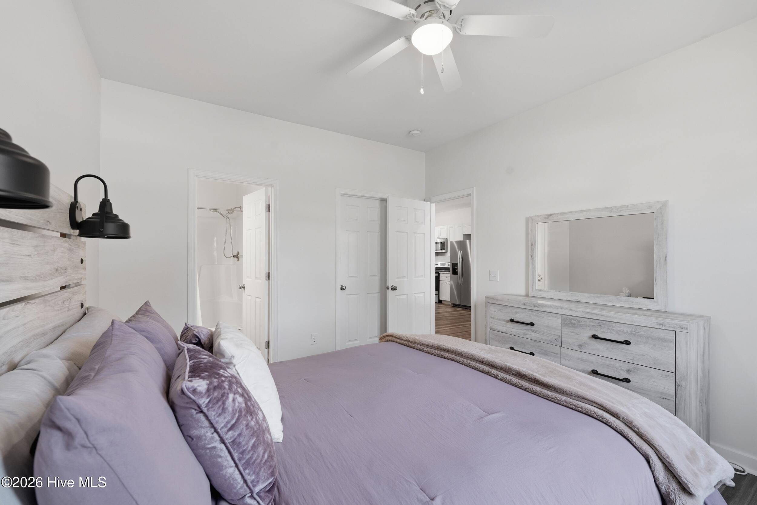 100560359 | Photo 18