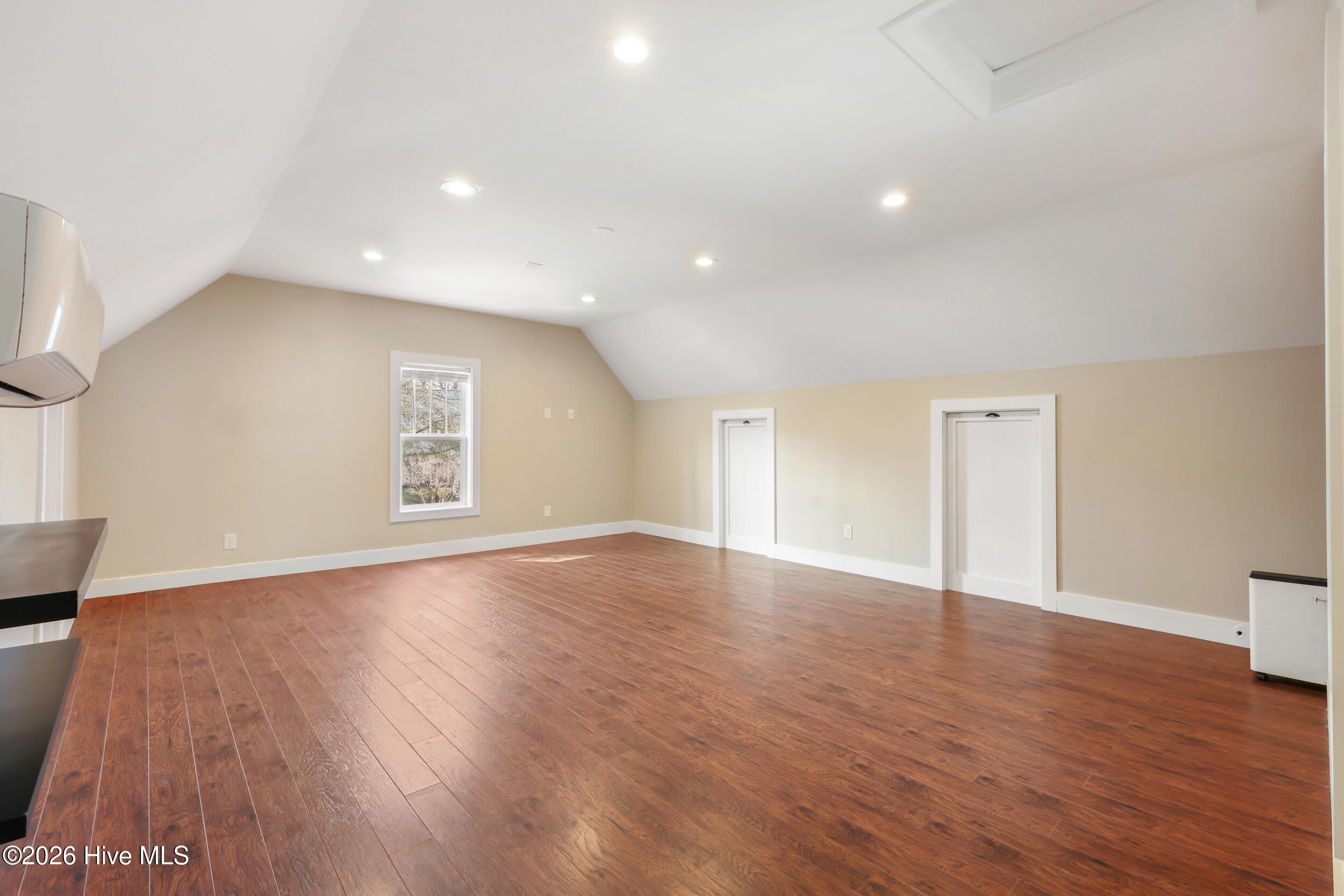 100562808 | Photo 29