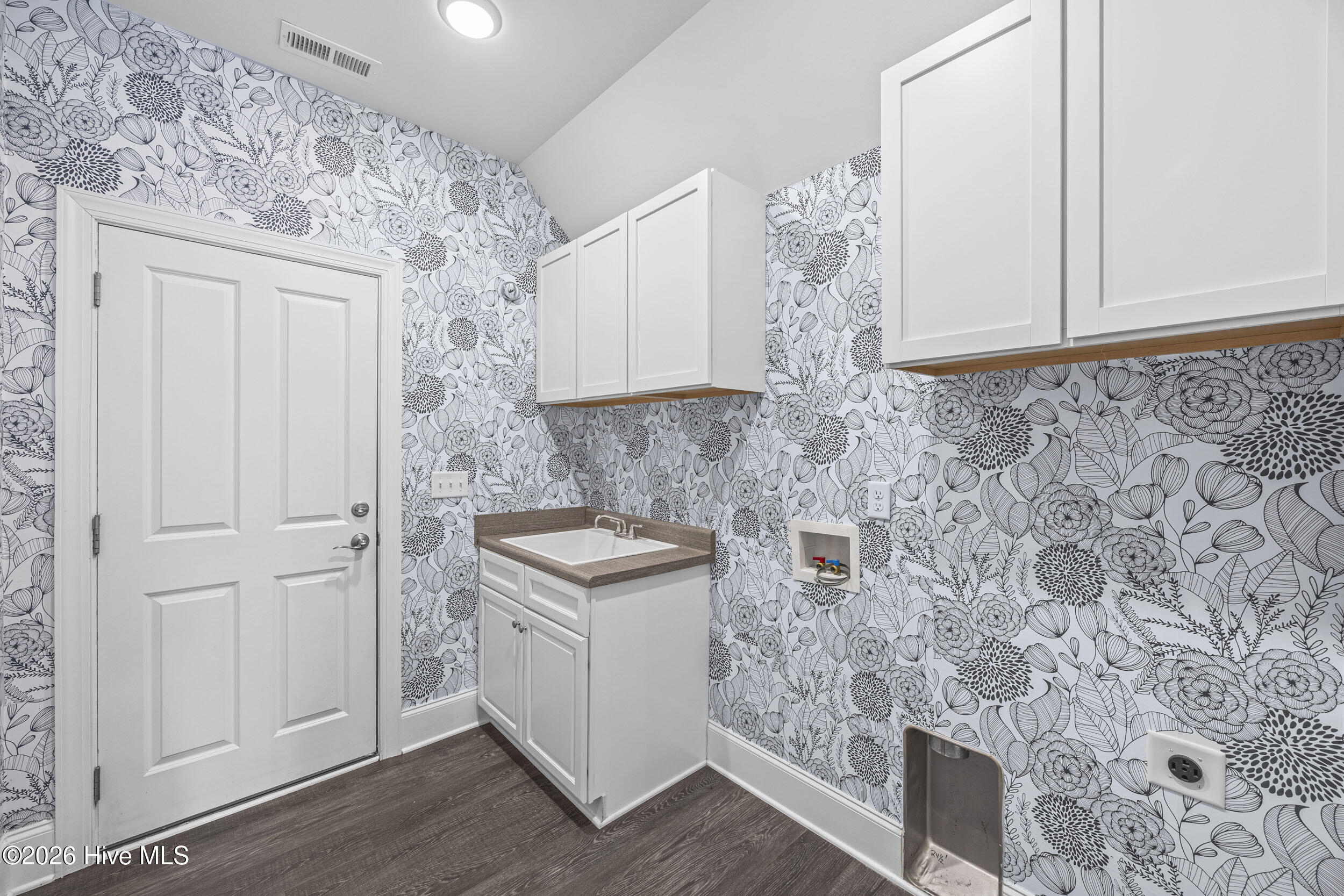 100550932 | Photo 23