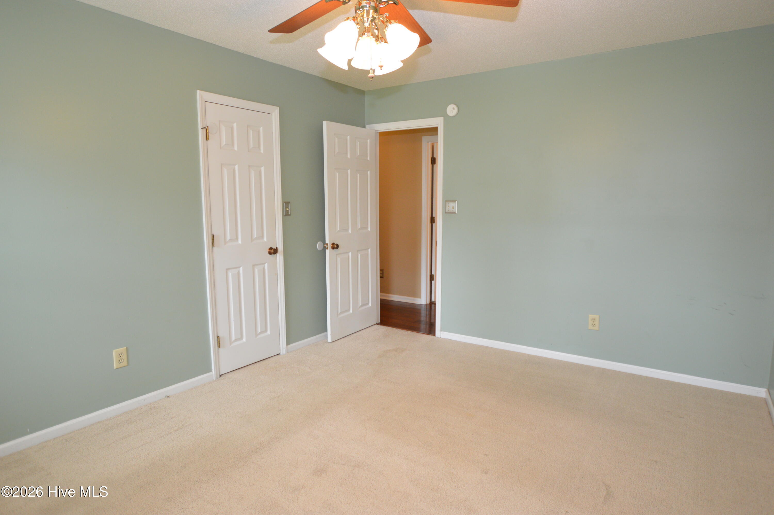 100547848 | Photo 13