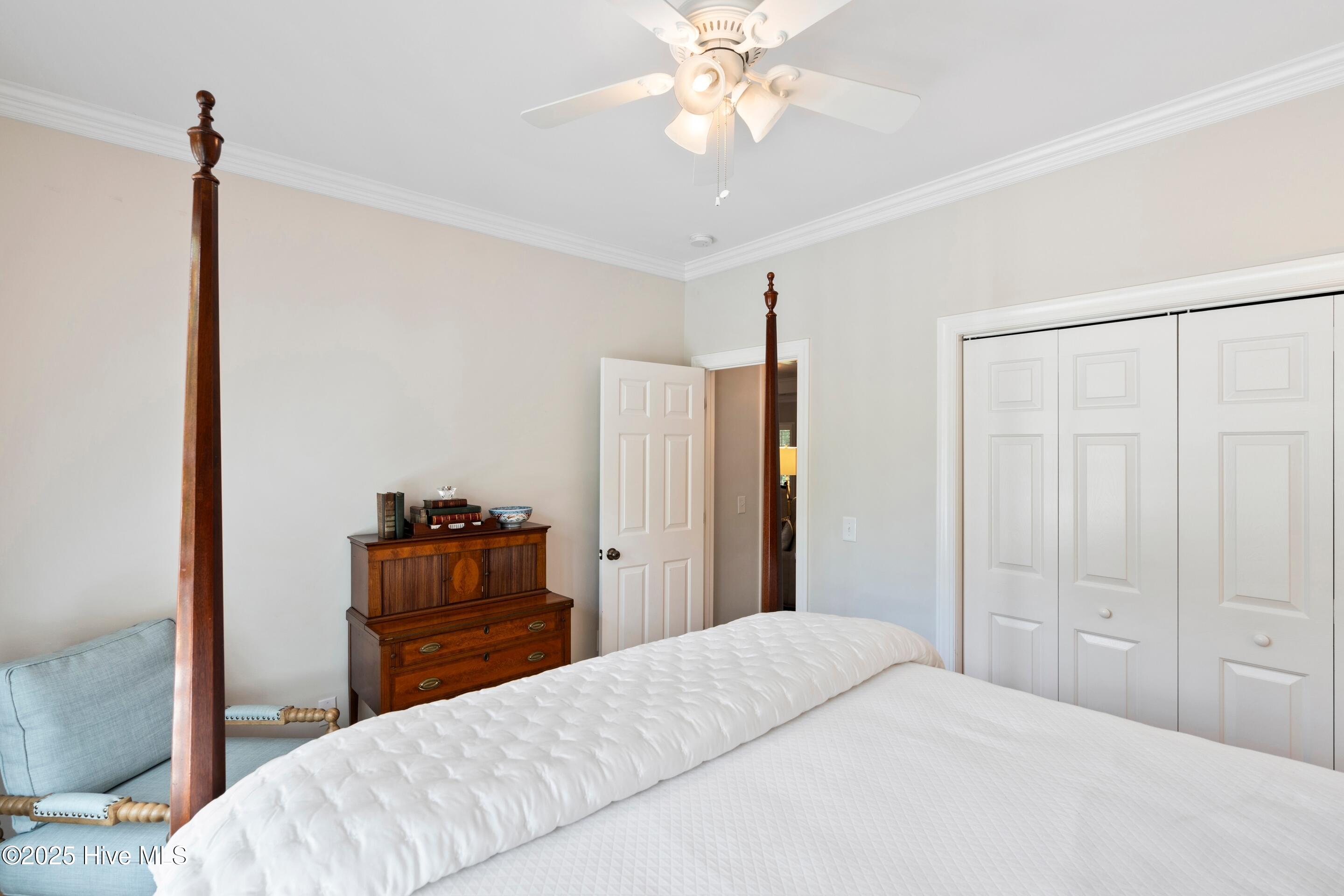 100520389 | Photo 48