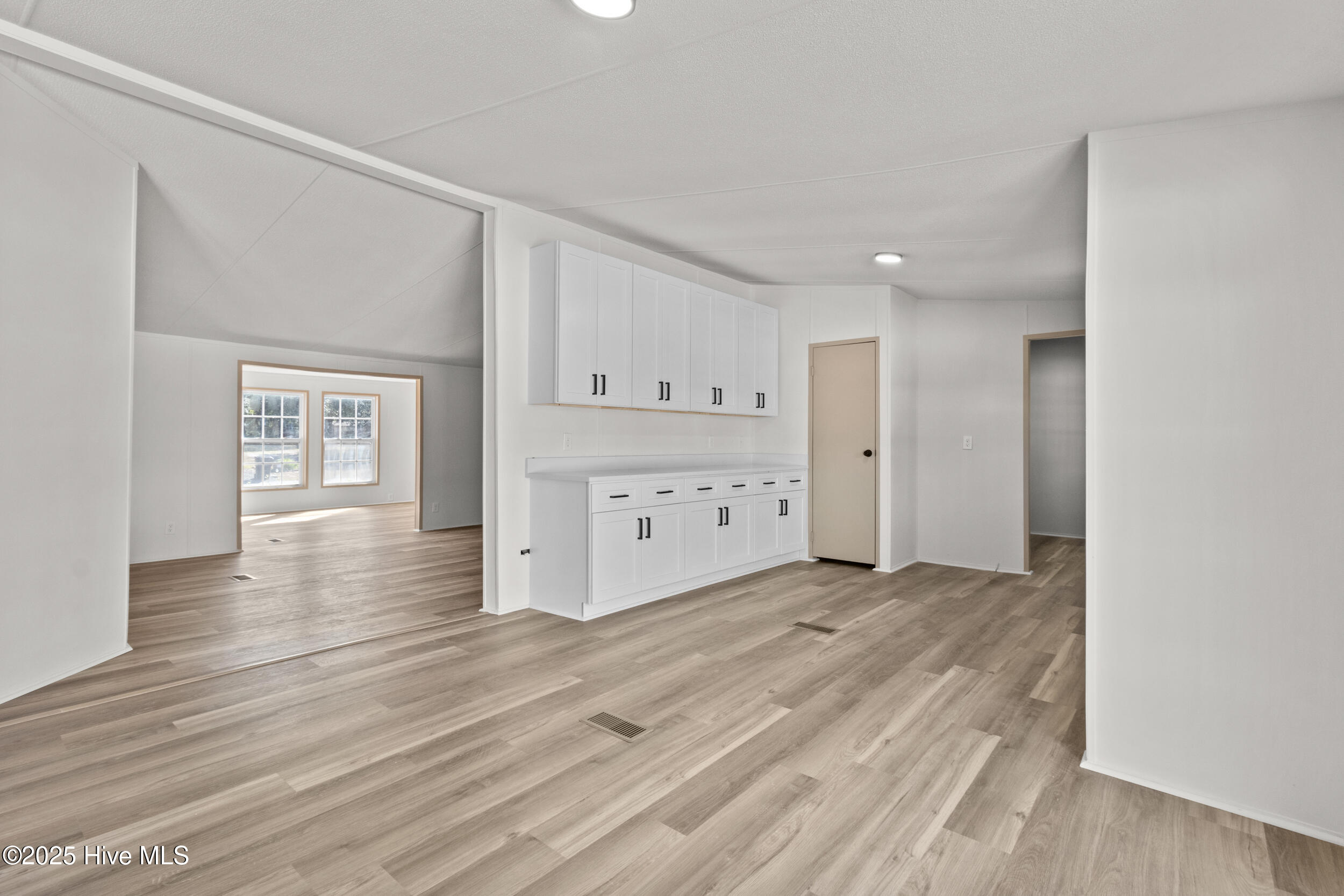 100540326 | Photo 12