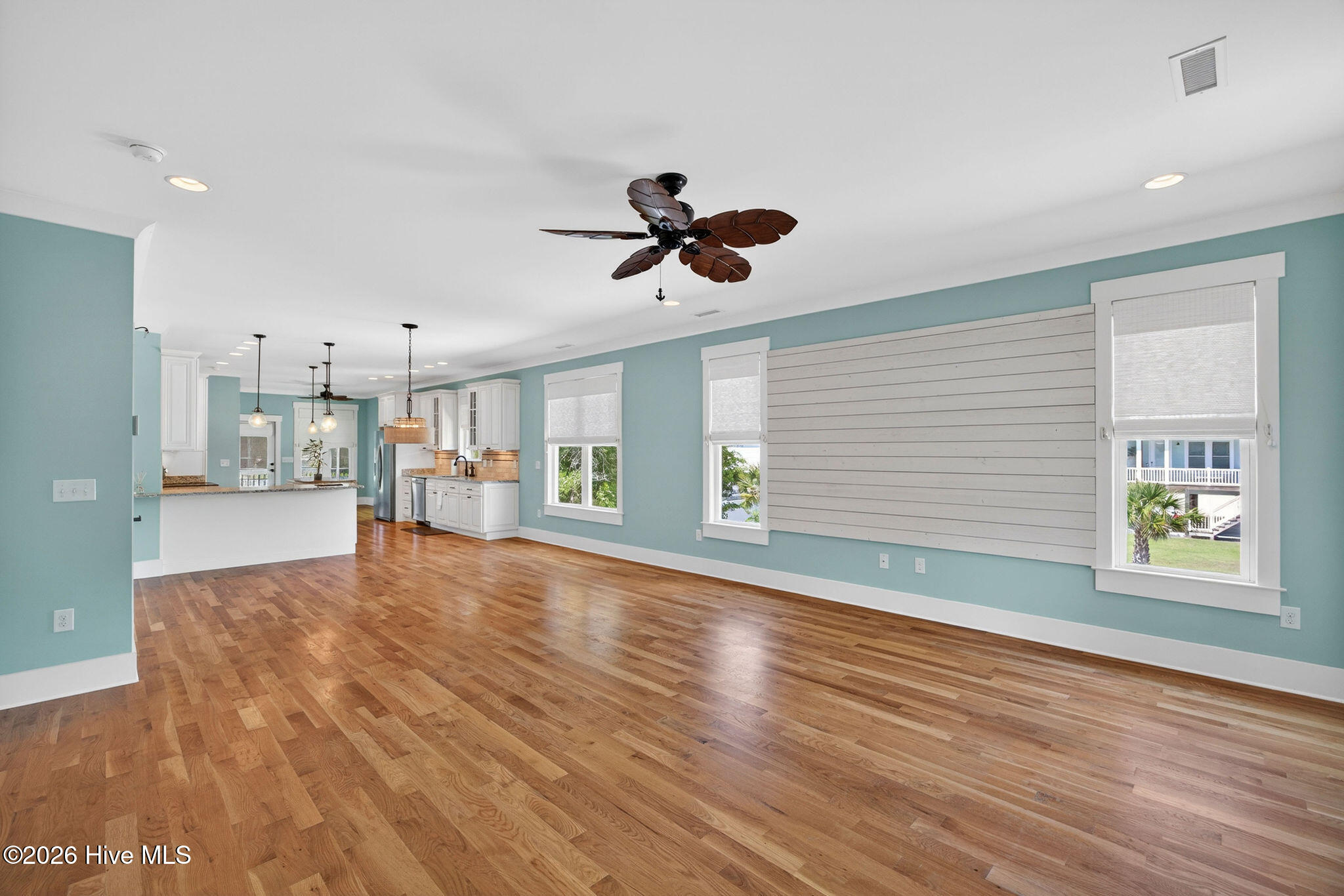 100548622 | Photo 11