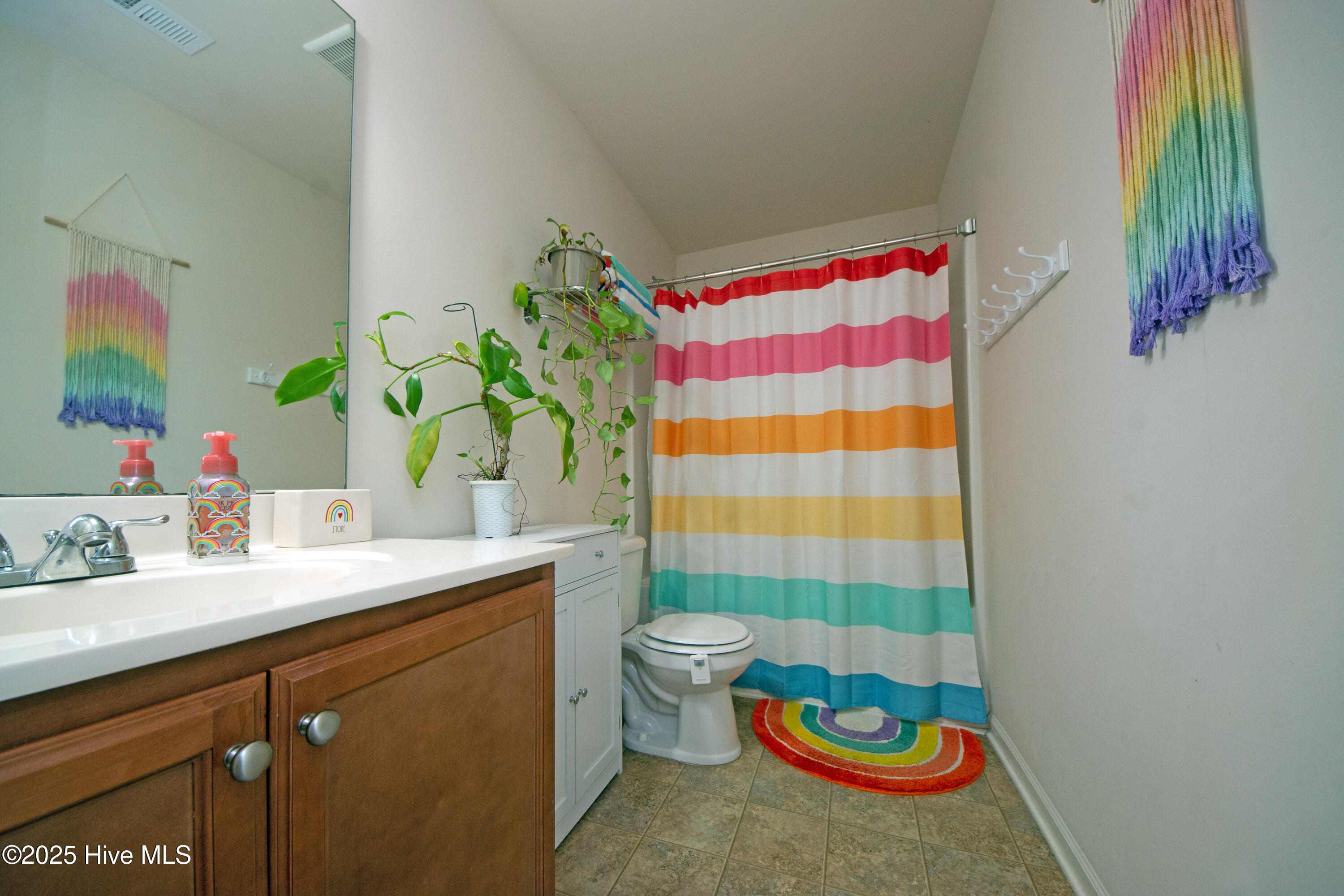 100542211 | Photo 40