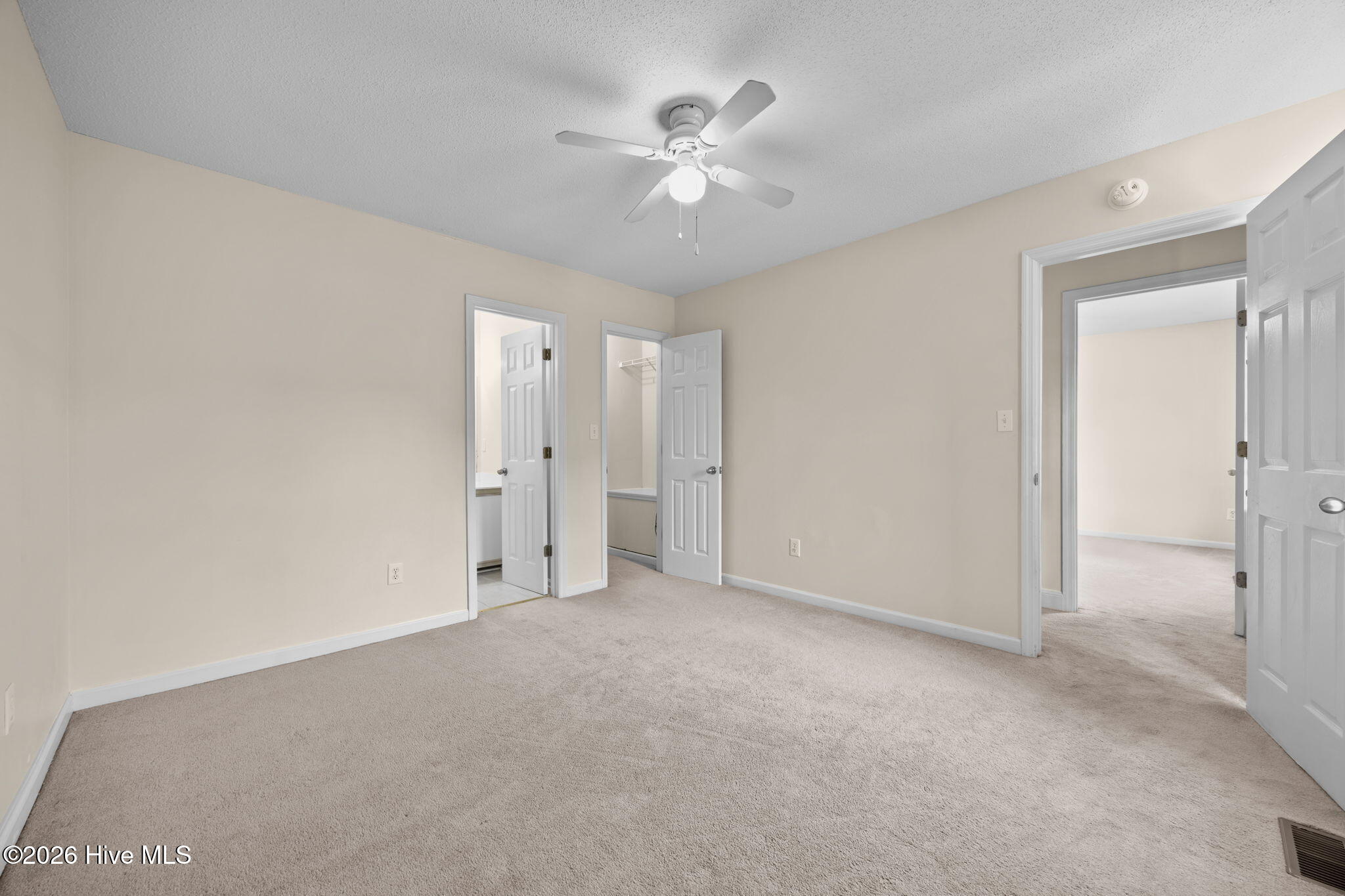 100549500 | Photo 25