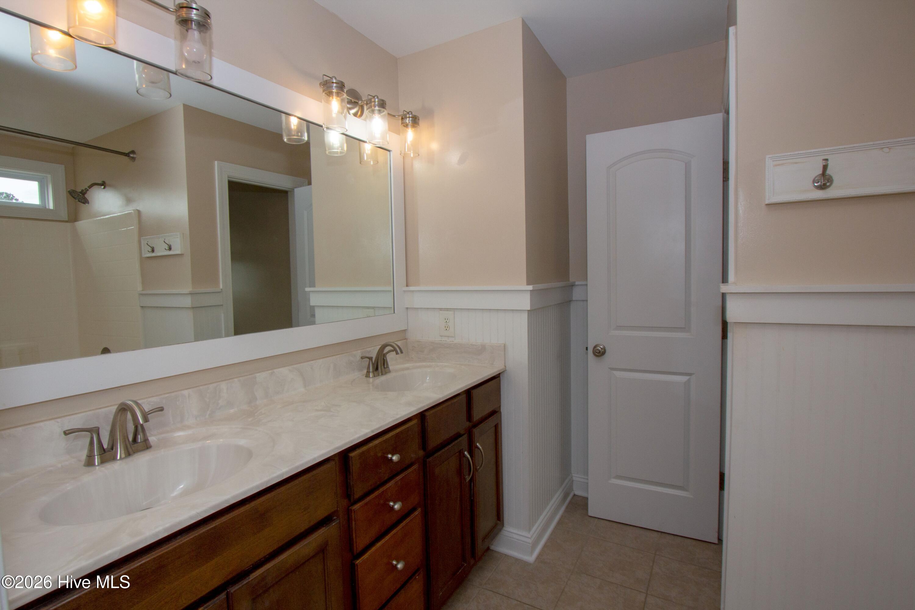 100555872 | Photo 32