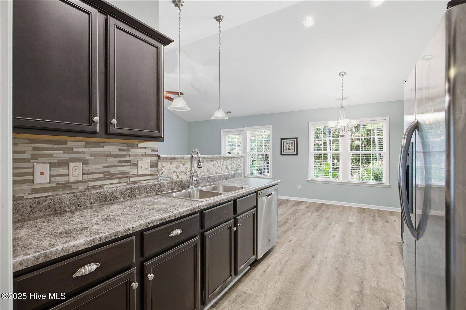 100543351 | Photo 27