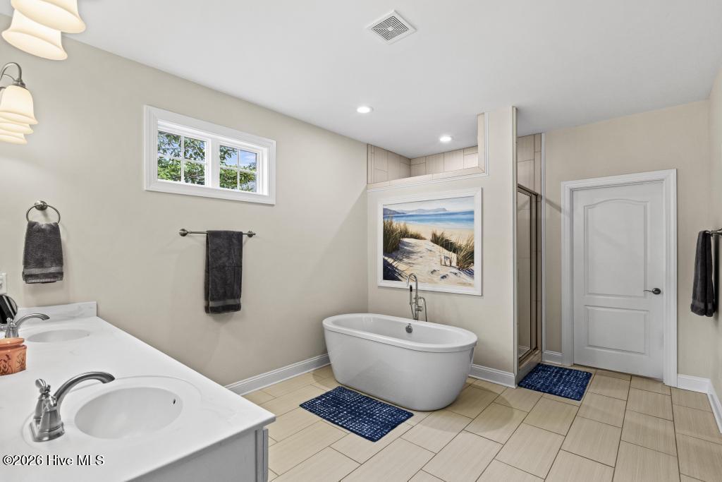 100558511 | Photo 19