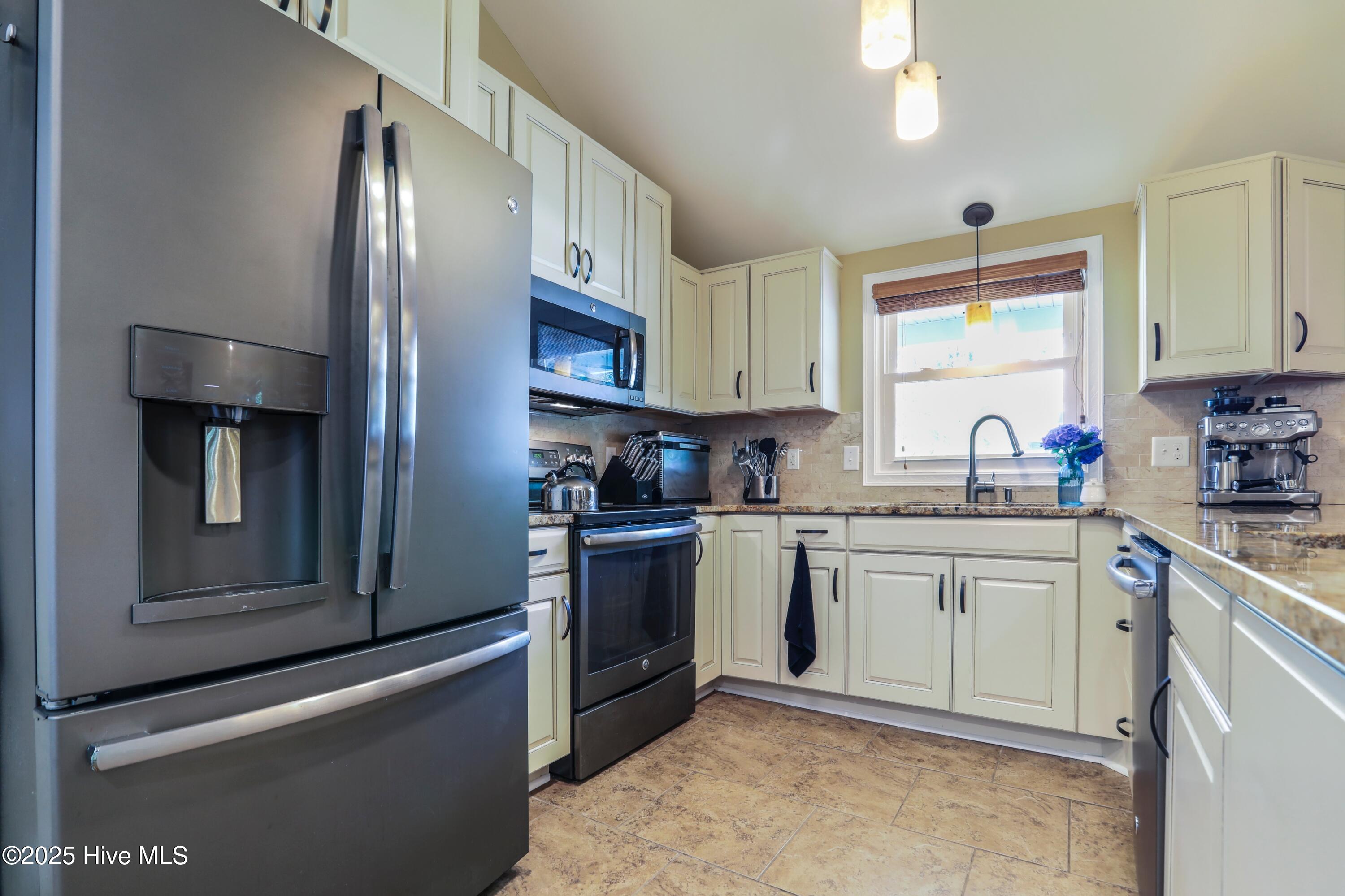 100513124 | Photo 18