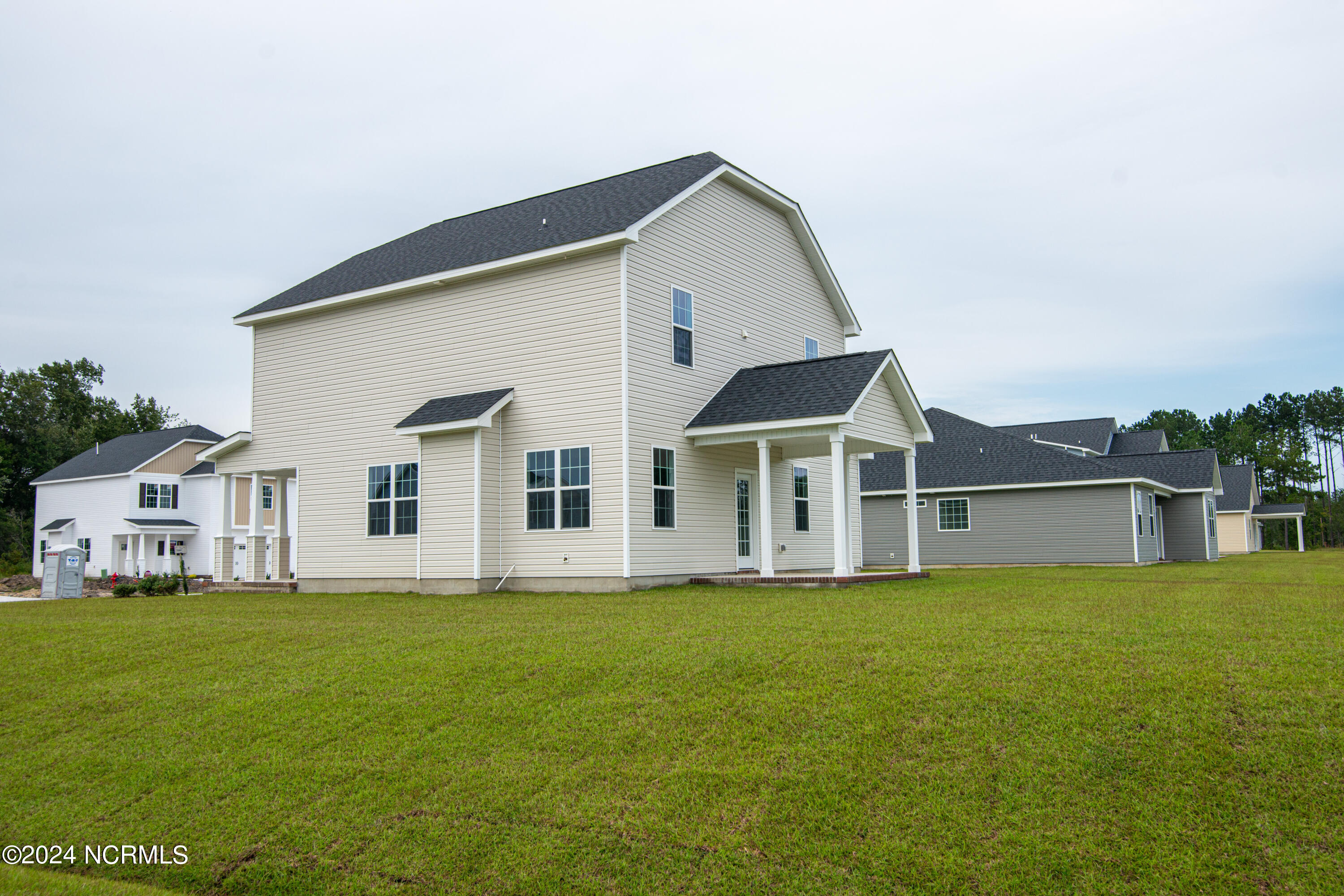 100563428 | Photo 46